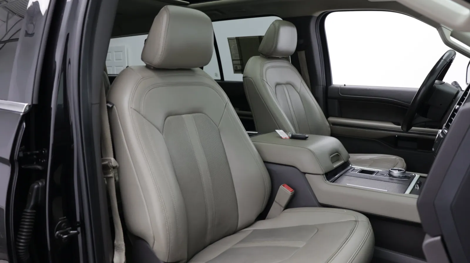 Ford Expedition MAX photo 45