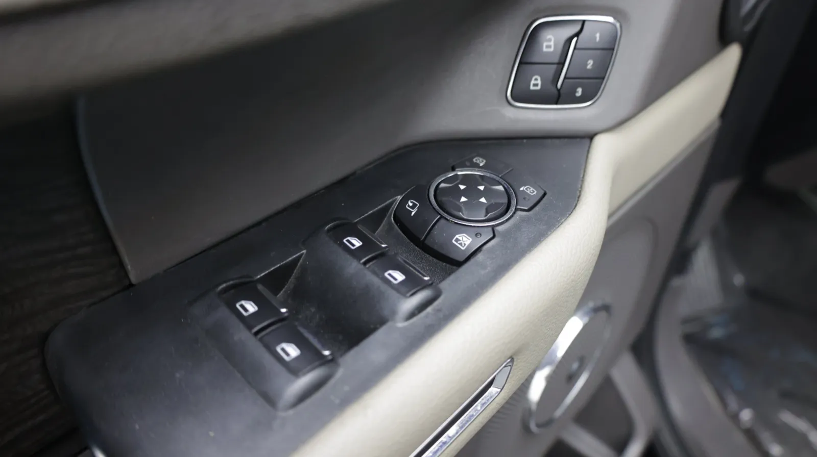 Ford Expedition MAX photo 14