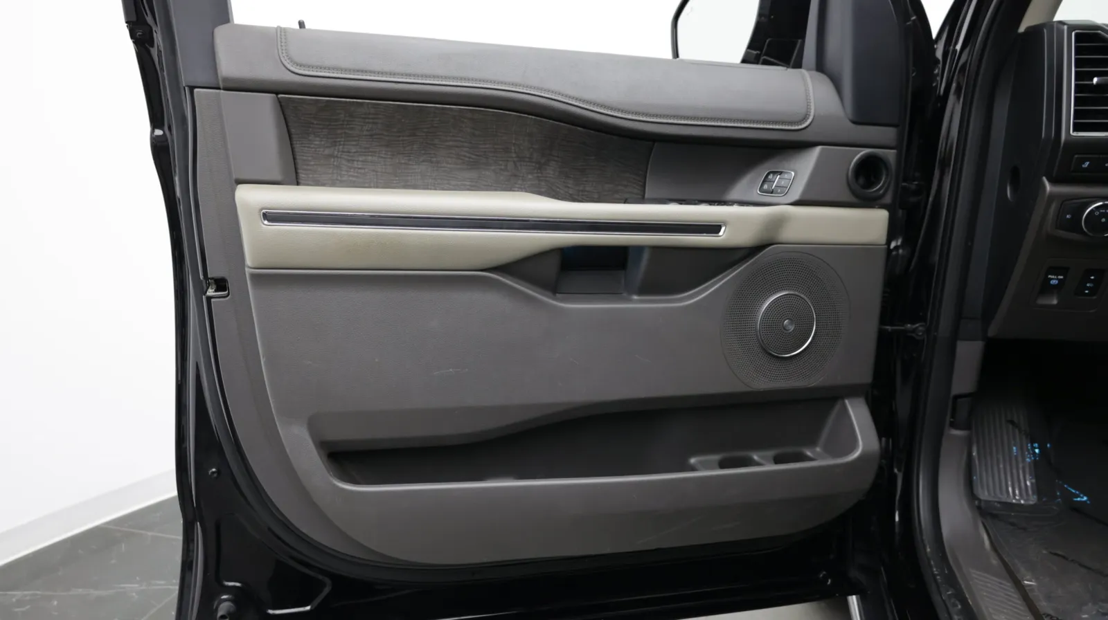Ford Expedition MAX photo 12