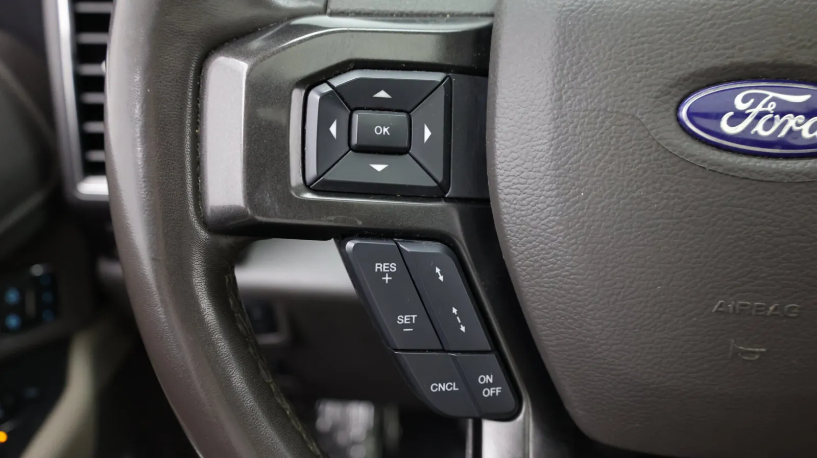 Ford Expedition MAX photo 25