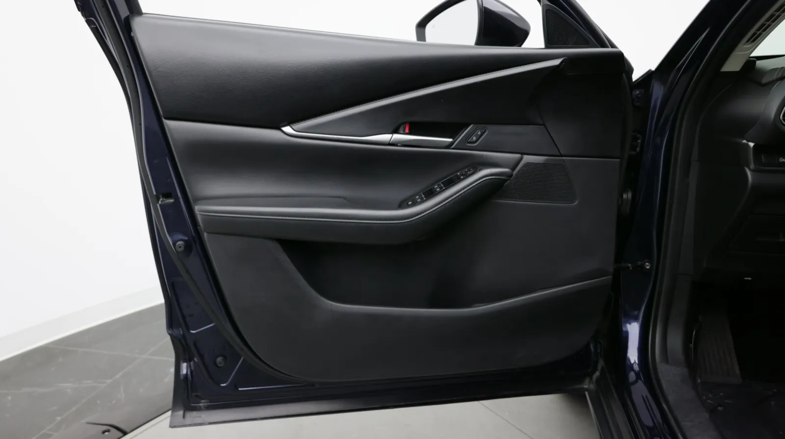 Mazda CX-30 photo 11