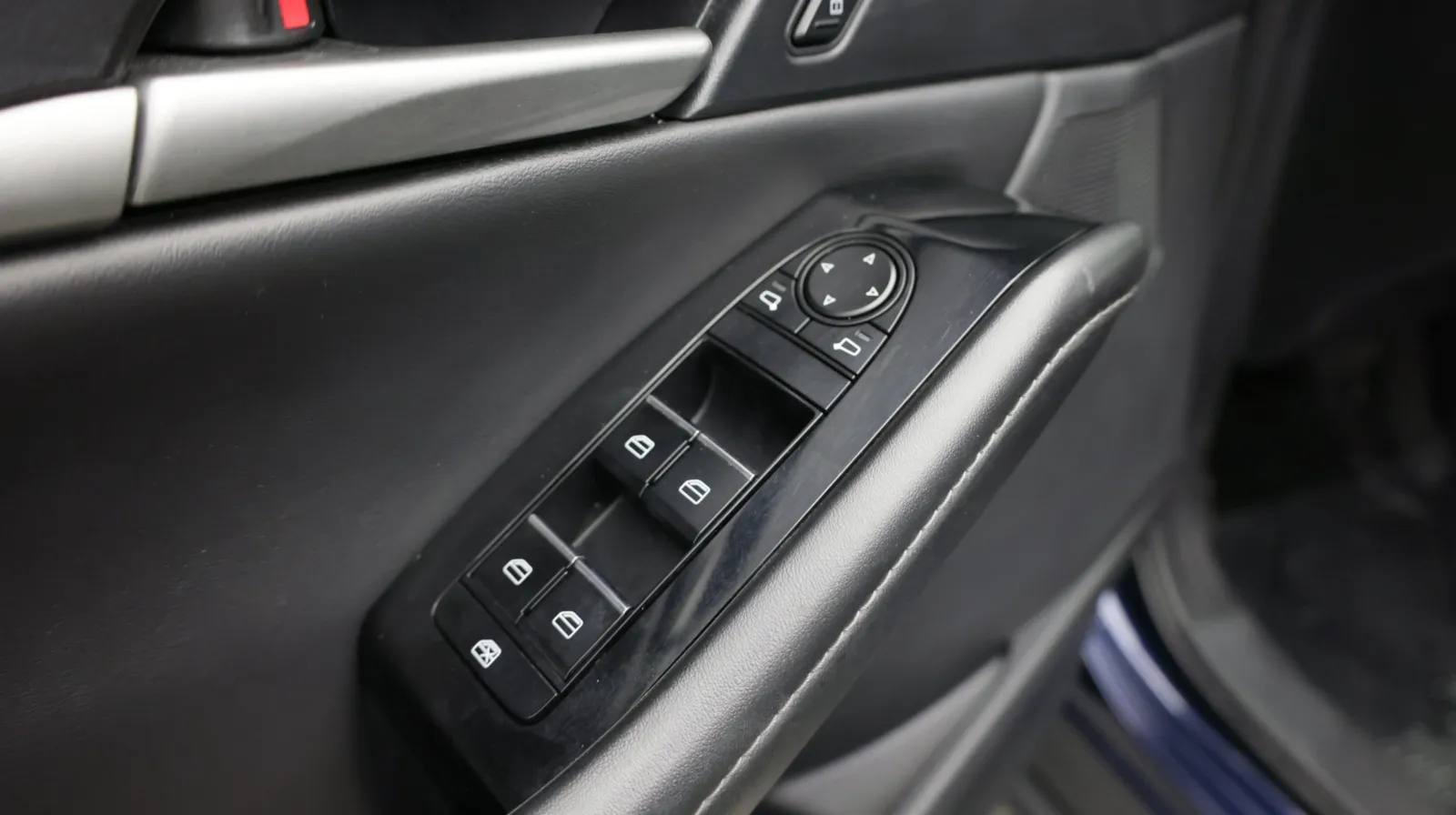 Mazda CX-30 photo 12