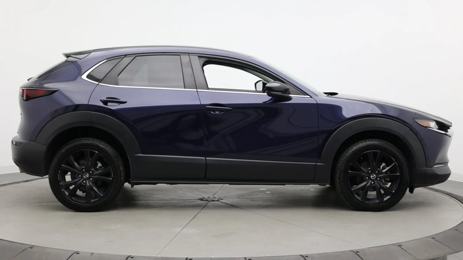 Mazda CX-30 photo 9