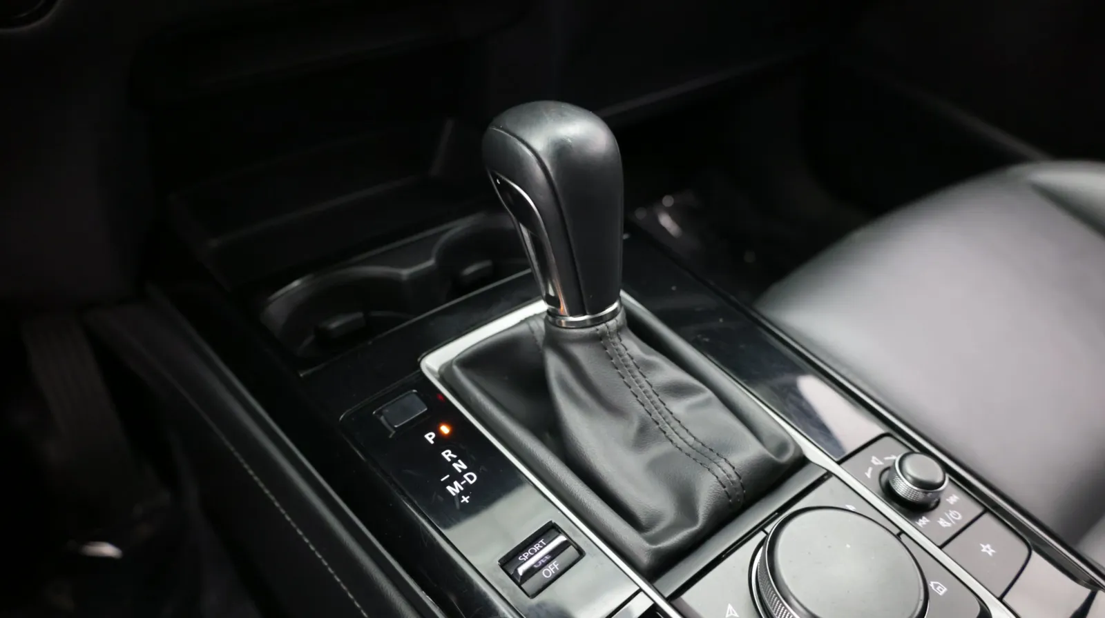 Mazda CX-30 photo 16