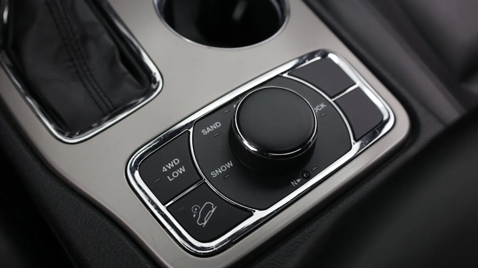 Jeep Grand Cherokee photo 25