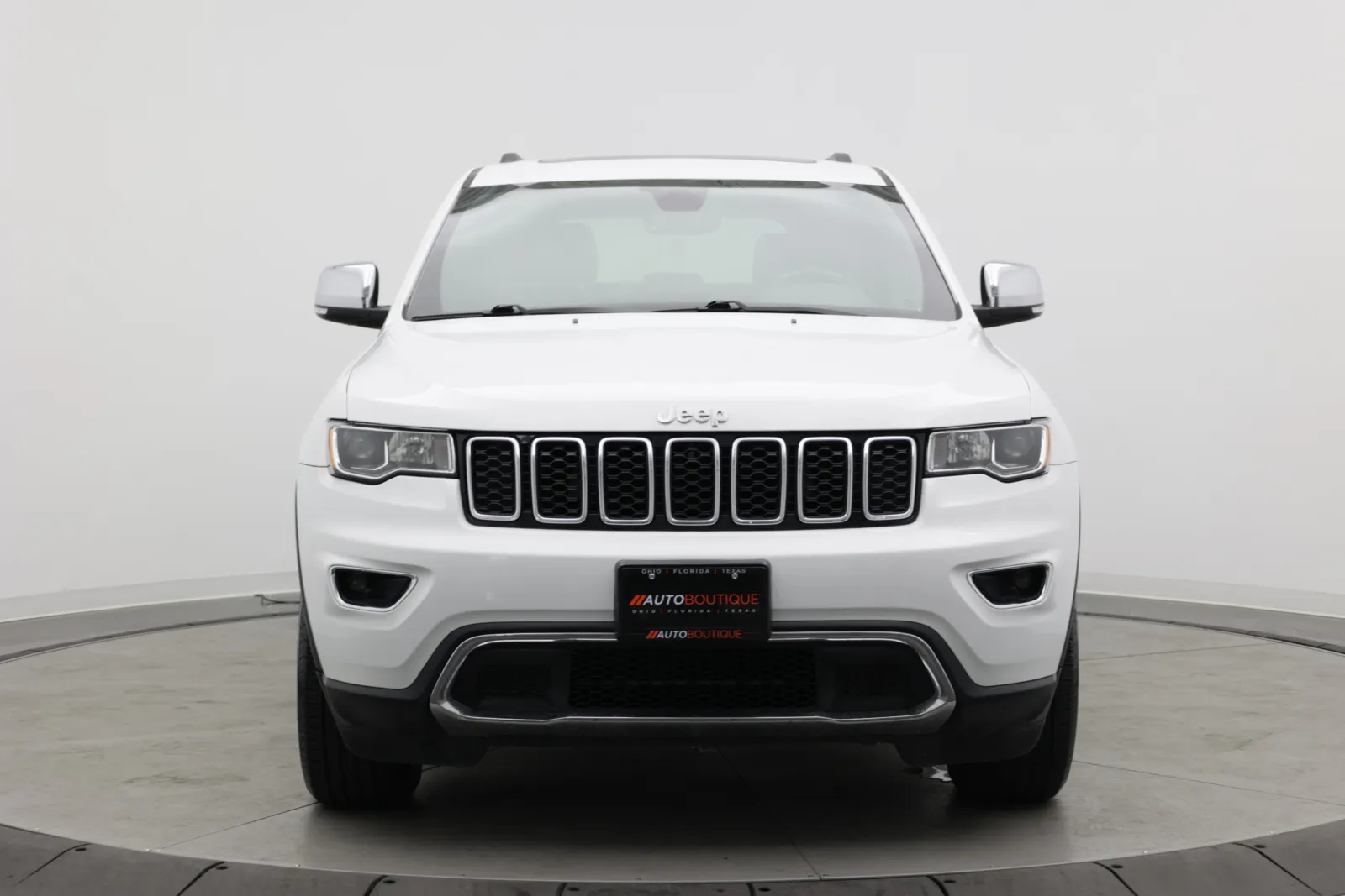 Jeep Grand Cherokee photo 2