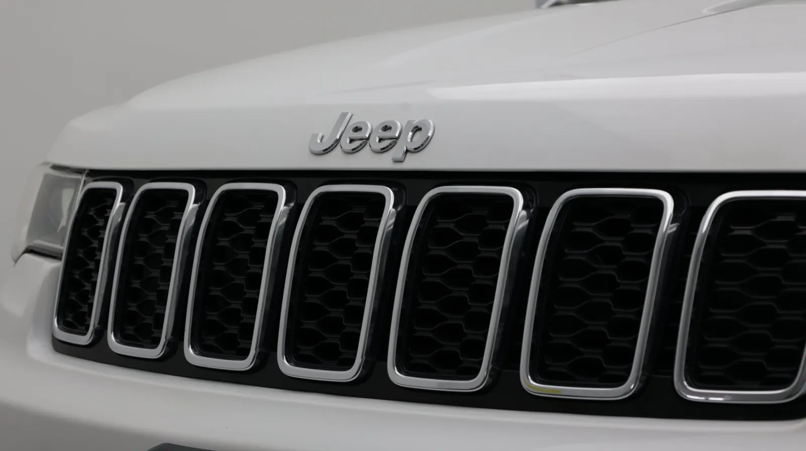Jeep Grand Cherokee photo 12