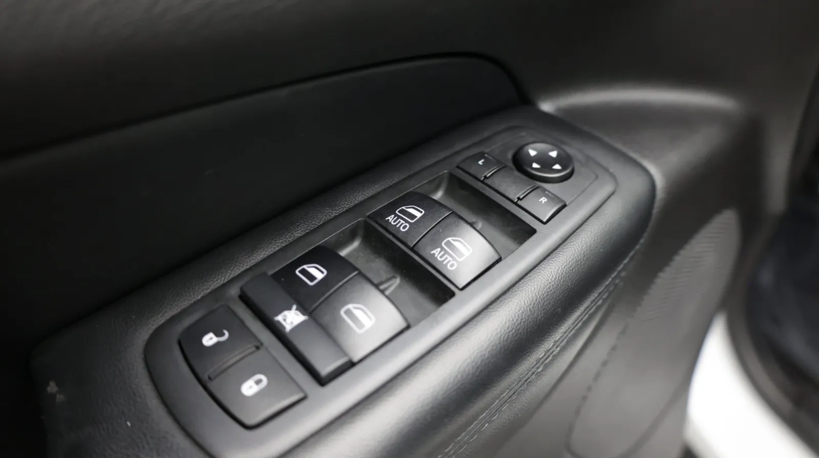 Jeep Grand Cherokee photo 19
