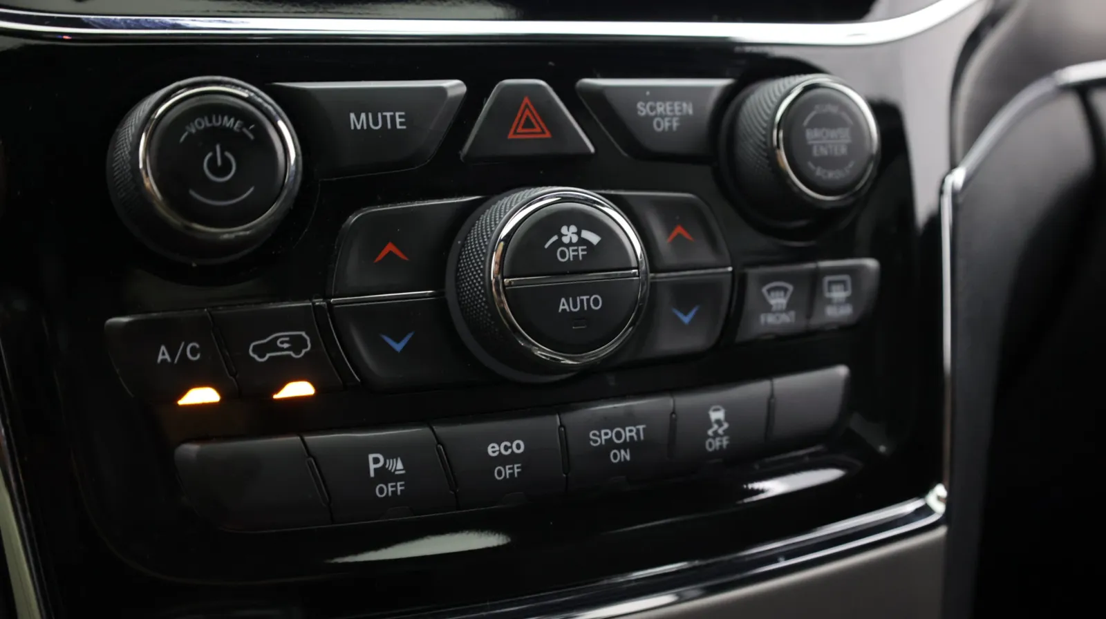 Jeep Grand Cherokee photo 31
