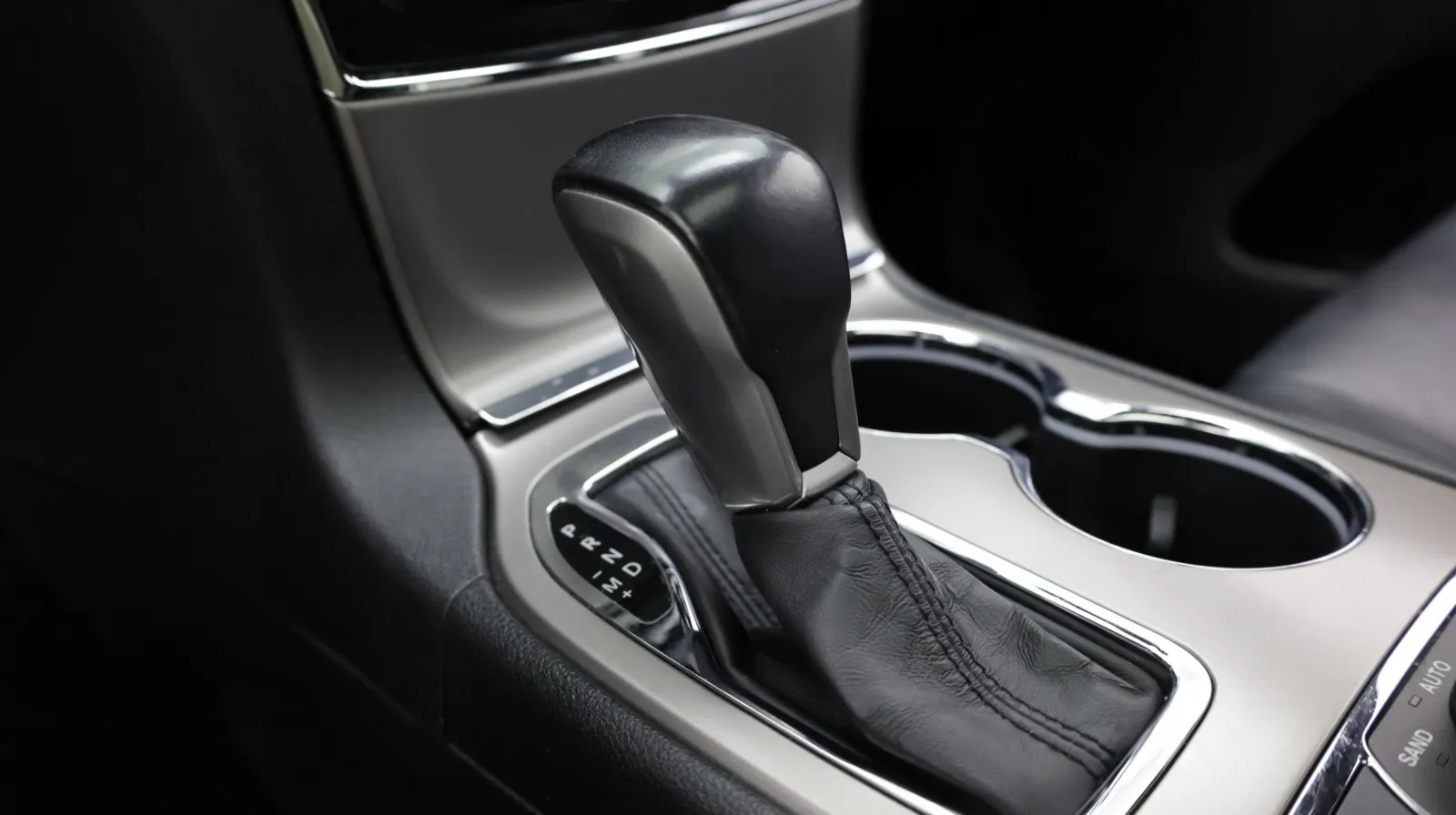 Jeep Grand Cherokee photo 24