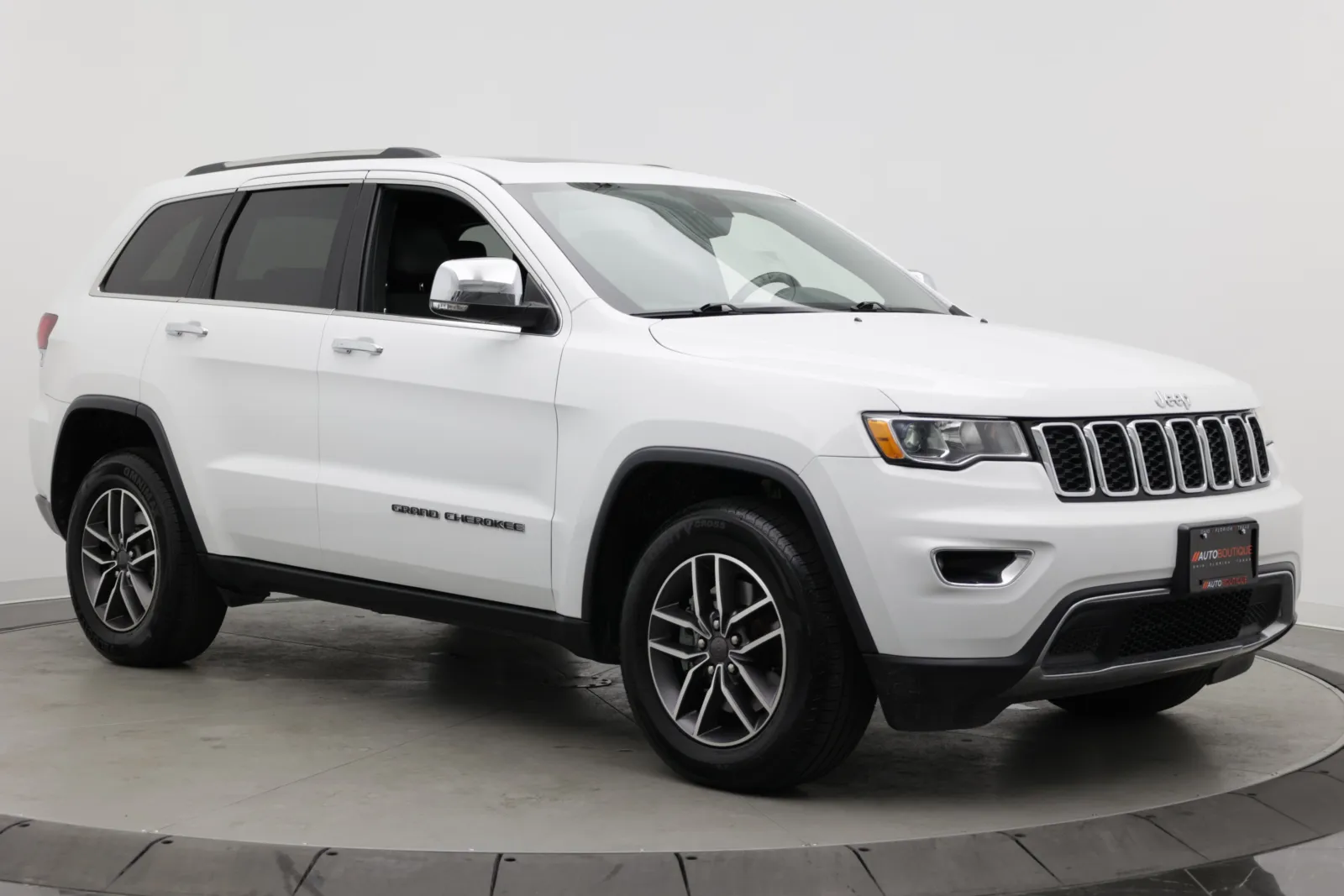Jeep Grand Cherokee photo 3