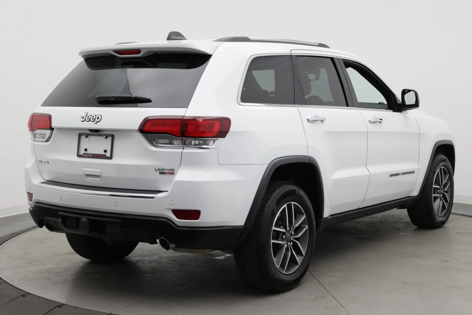 Jeep Grand Cherokee photo 9