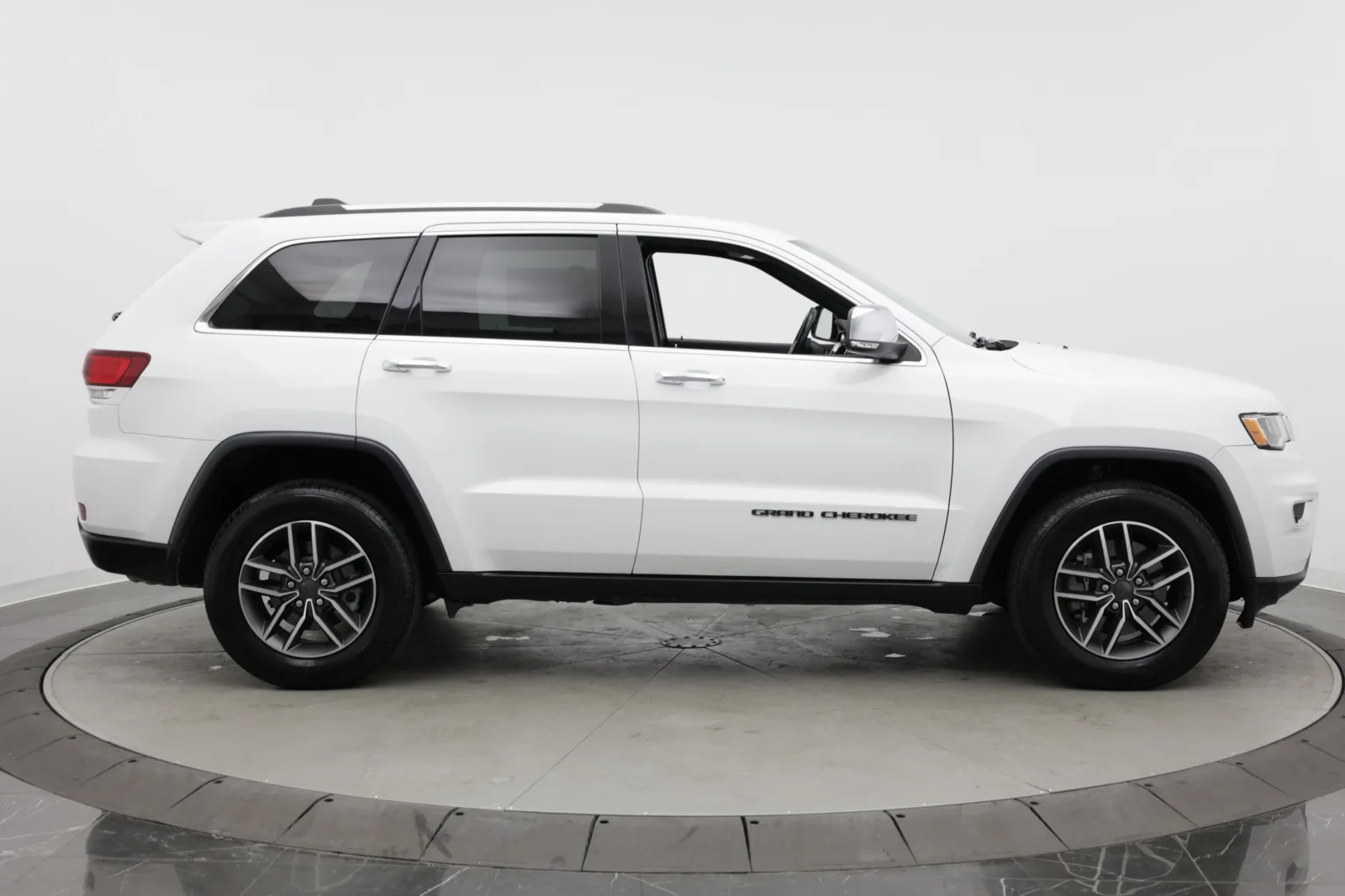 Jeep Grand Cherokee photo 10