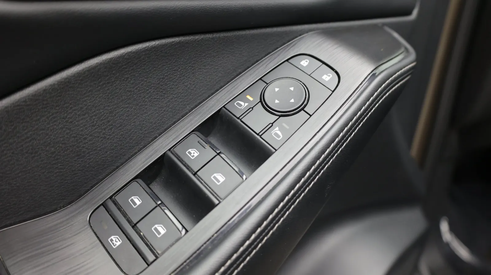 Nissan Rogue photo 17