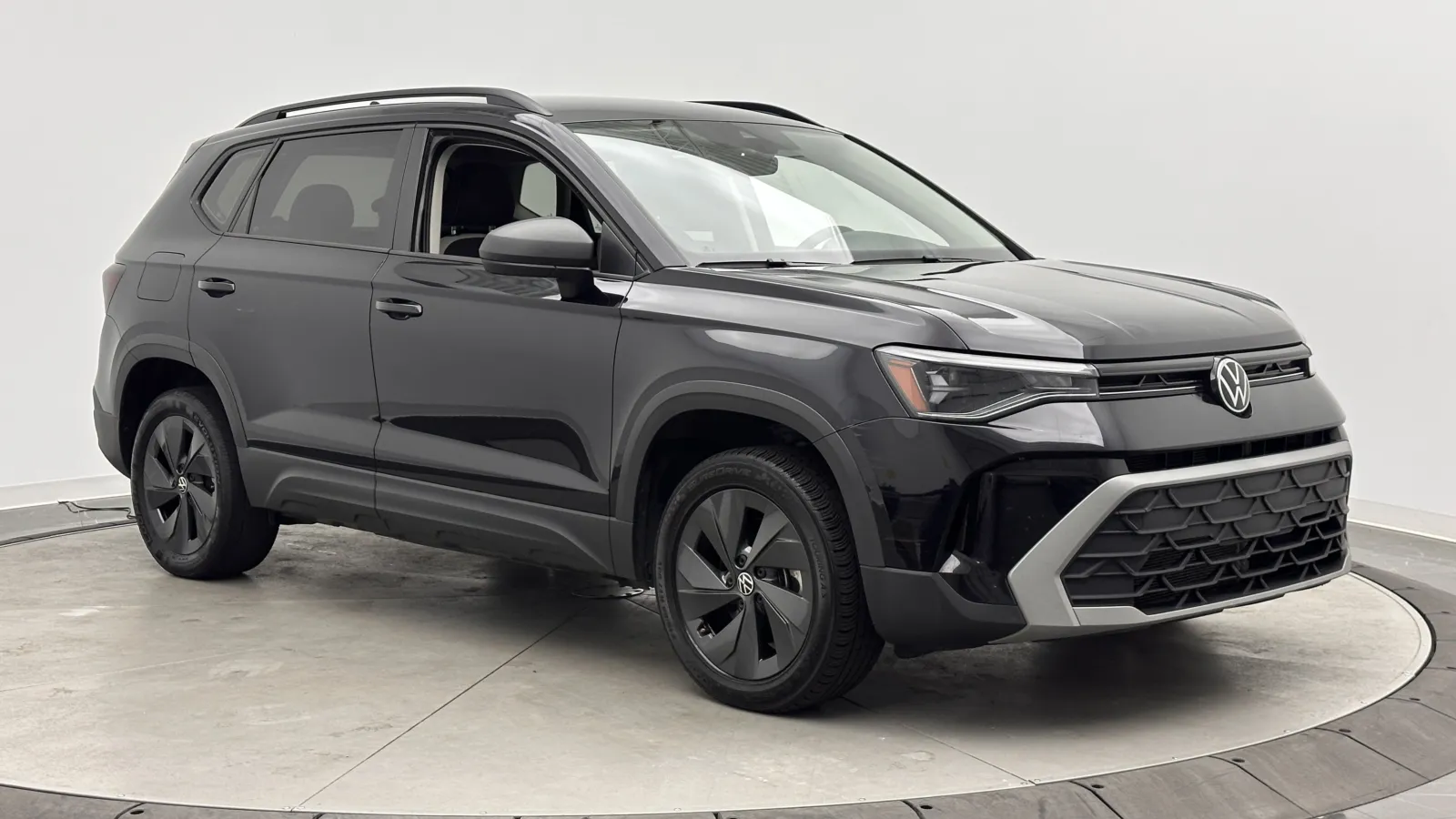 Volkswagen Taos photo 3