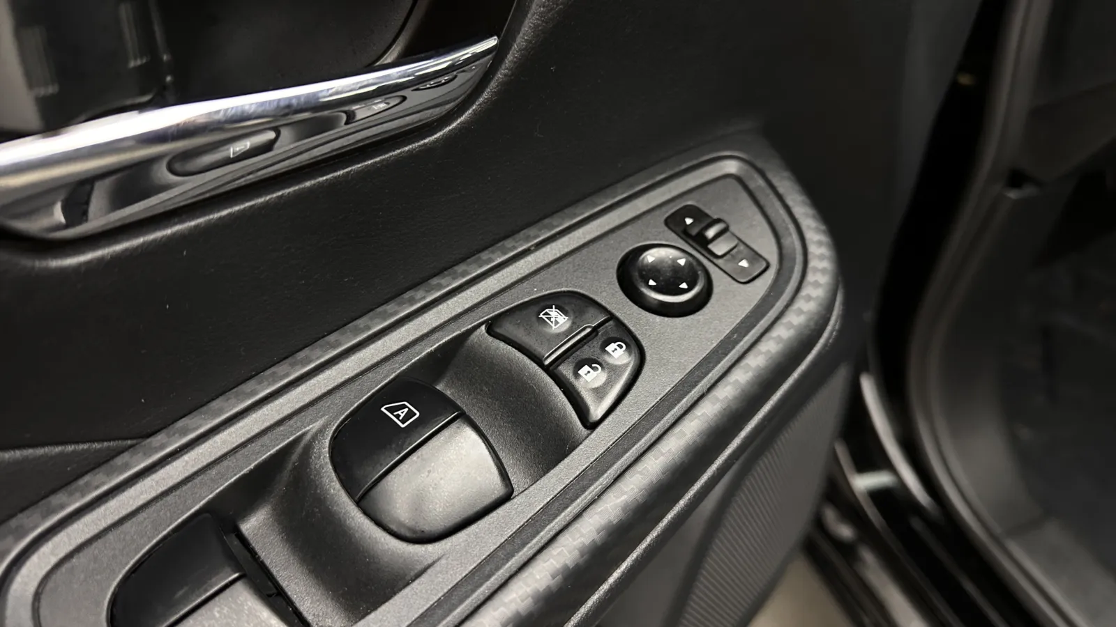 Nissan Versa photo 12