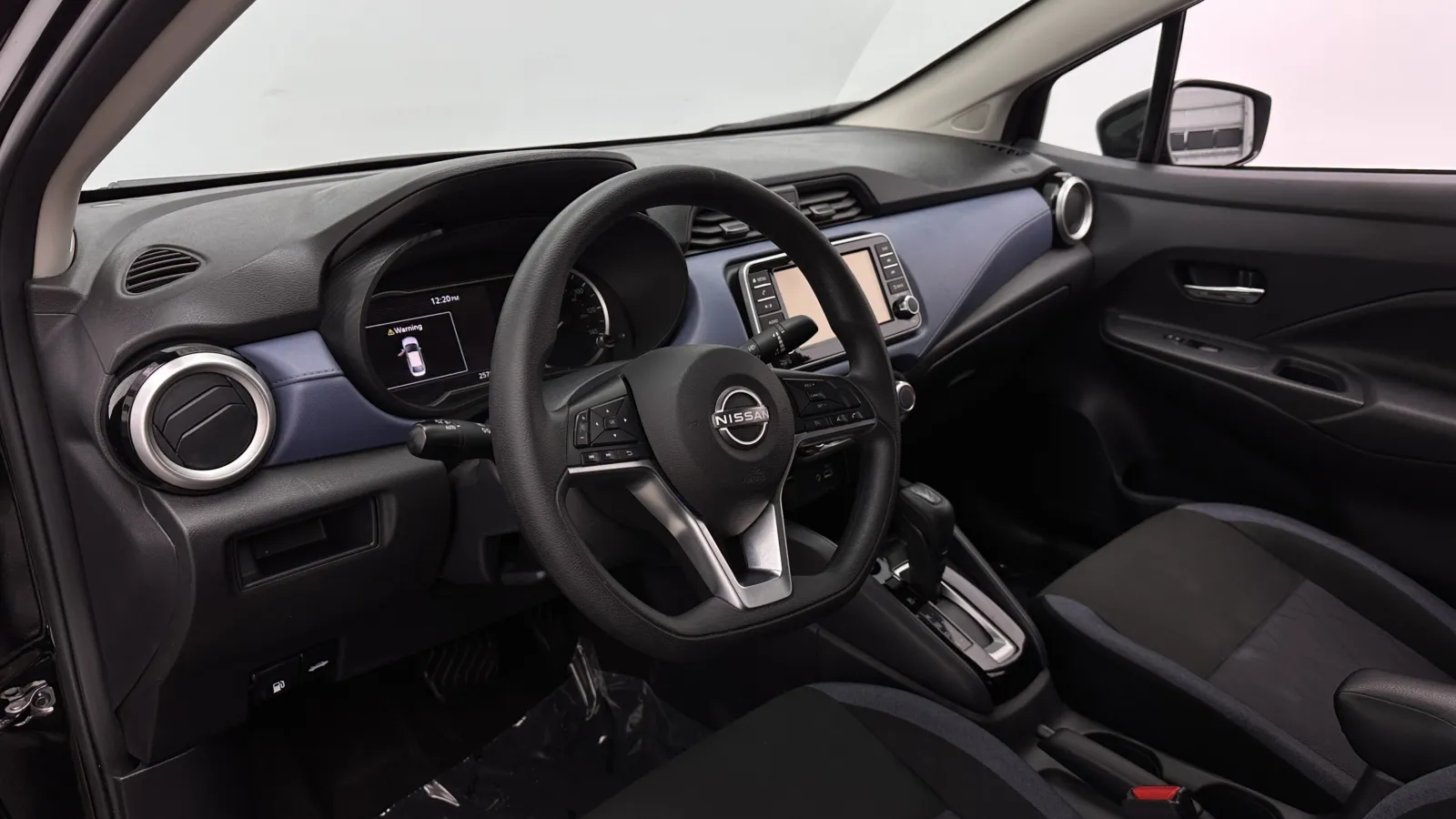 Nissan Versa photo 10
