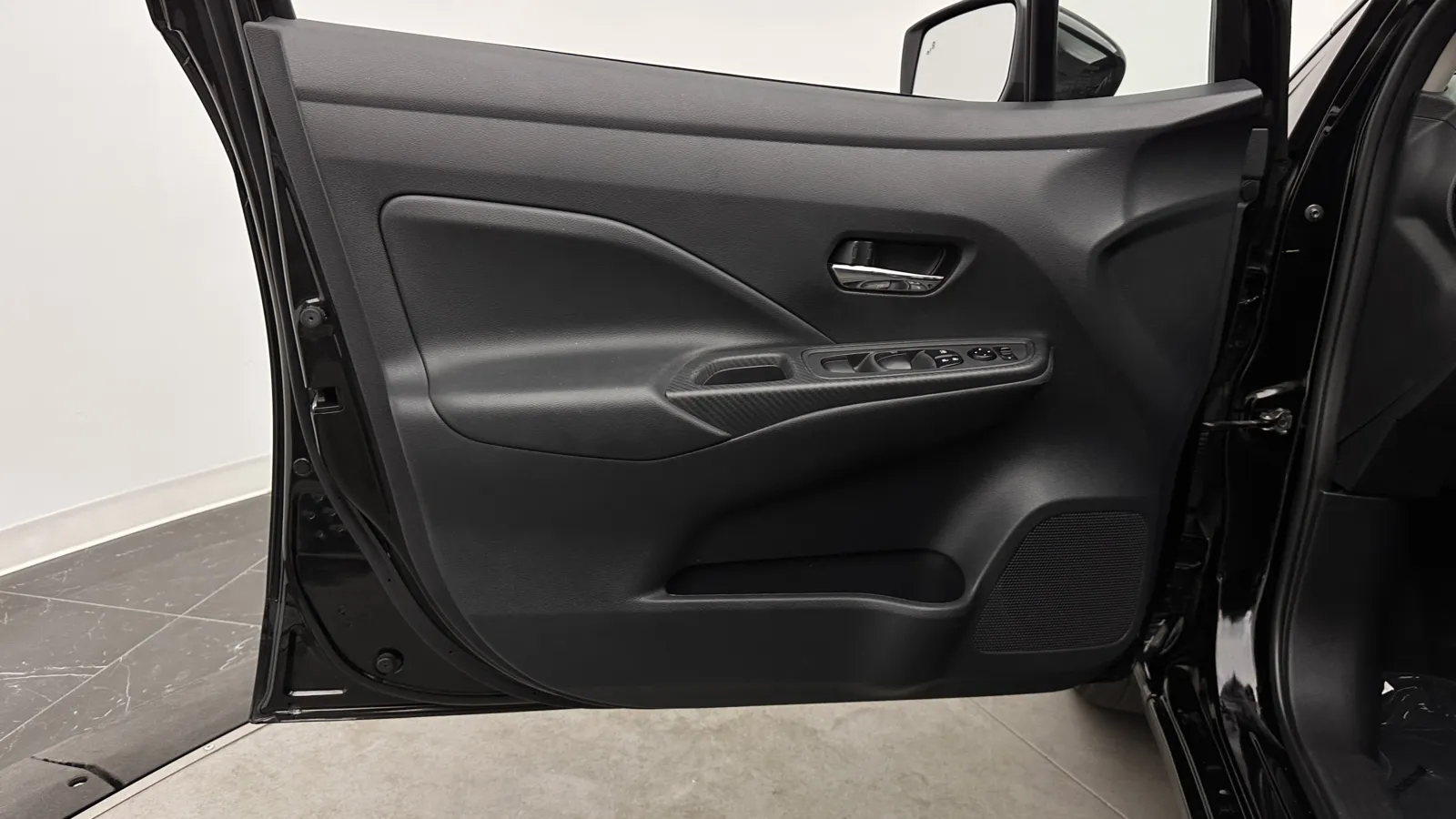 Nissan Versa photo 11