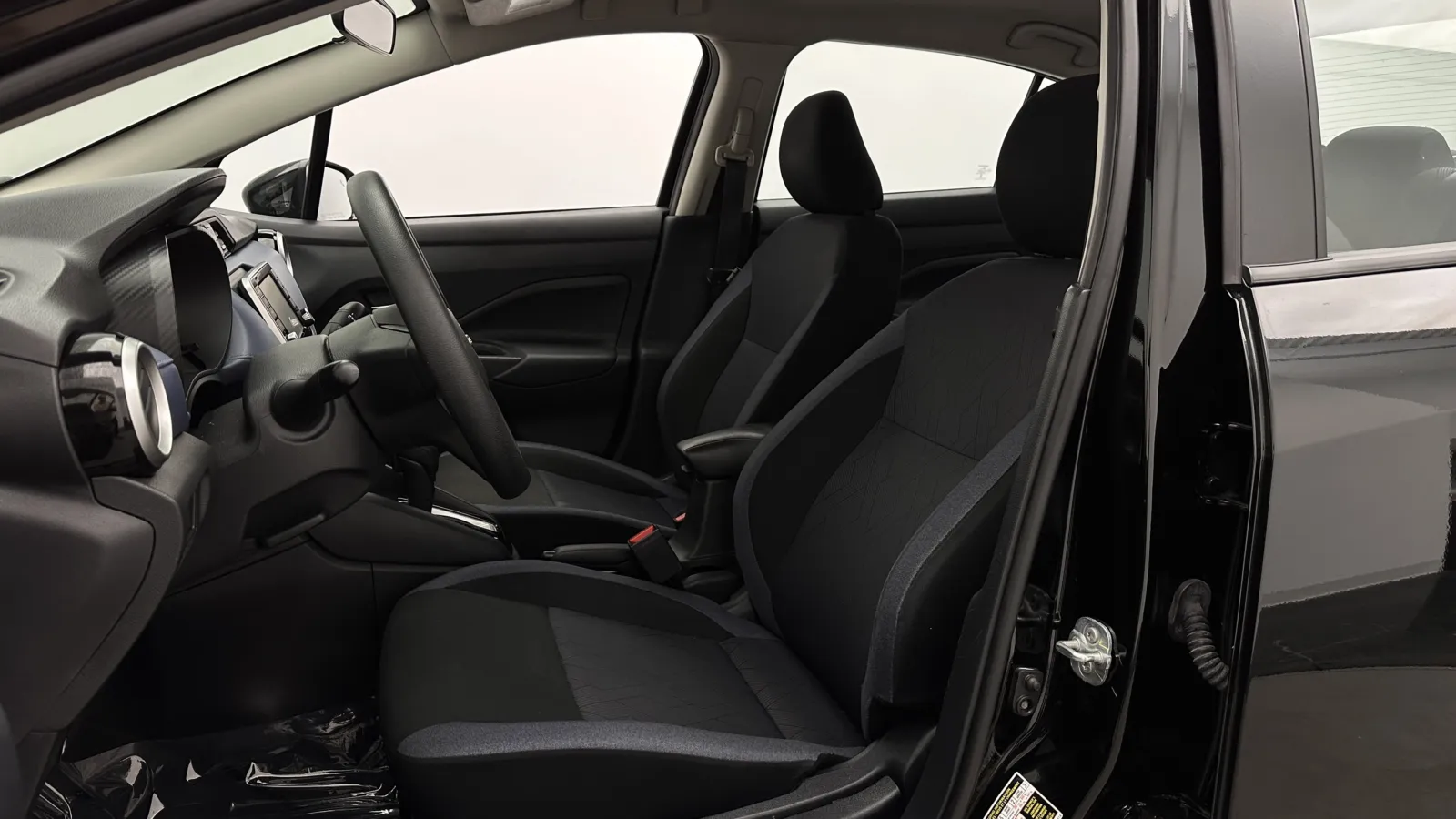 Nissan Versa photo 14