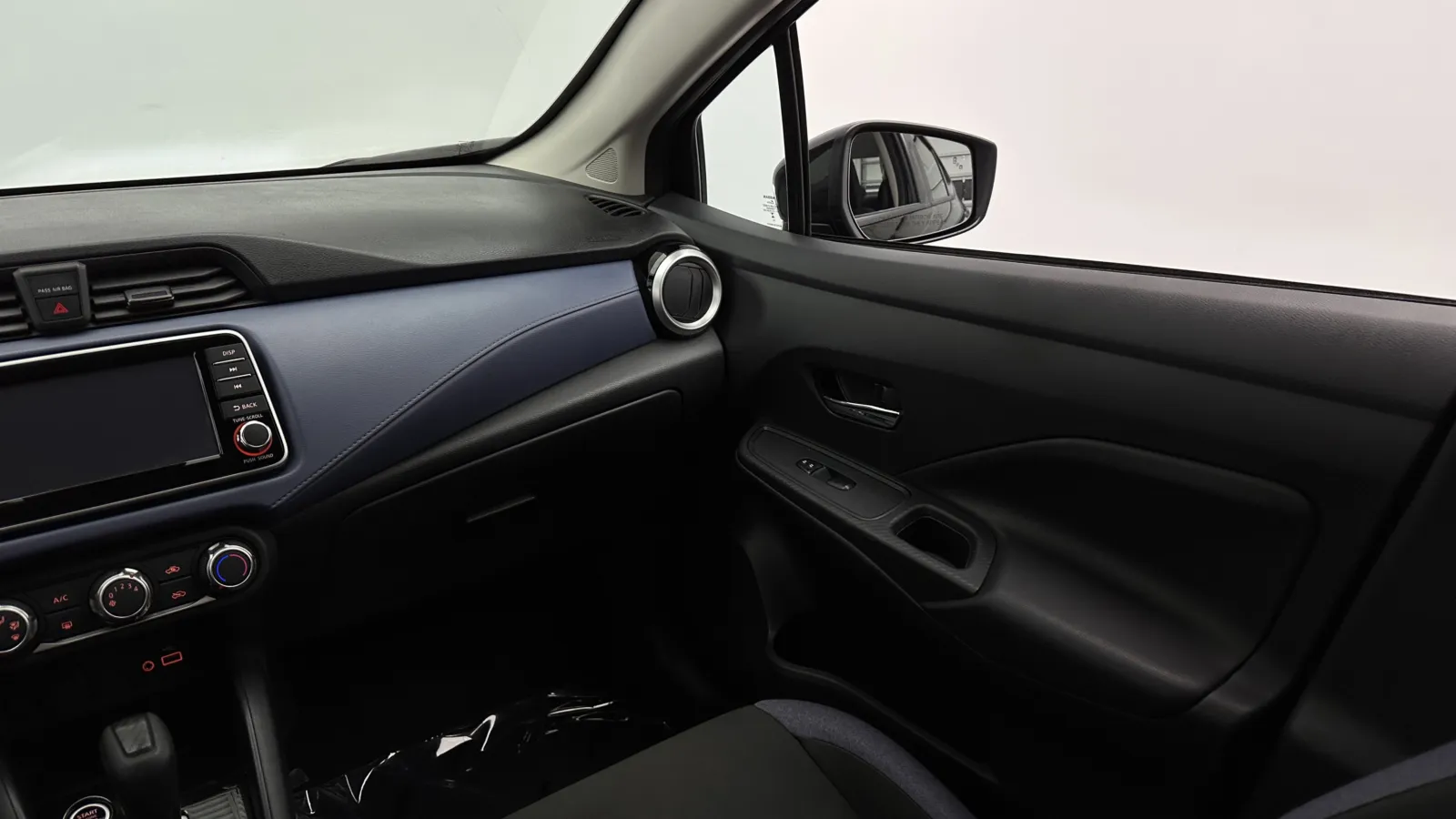 Nissan Versa photo 27
