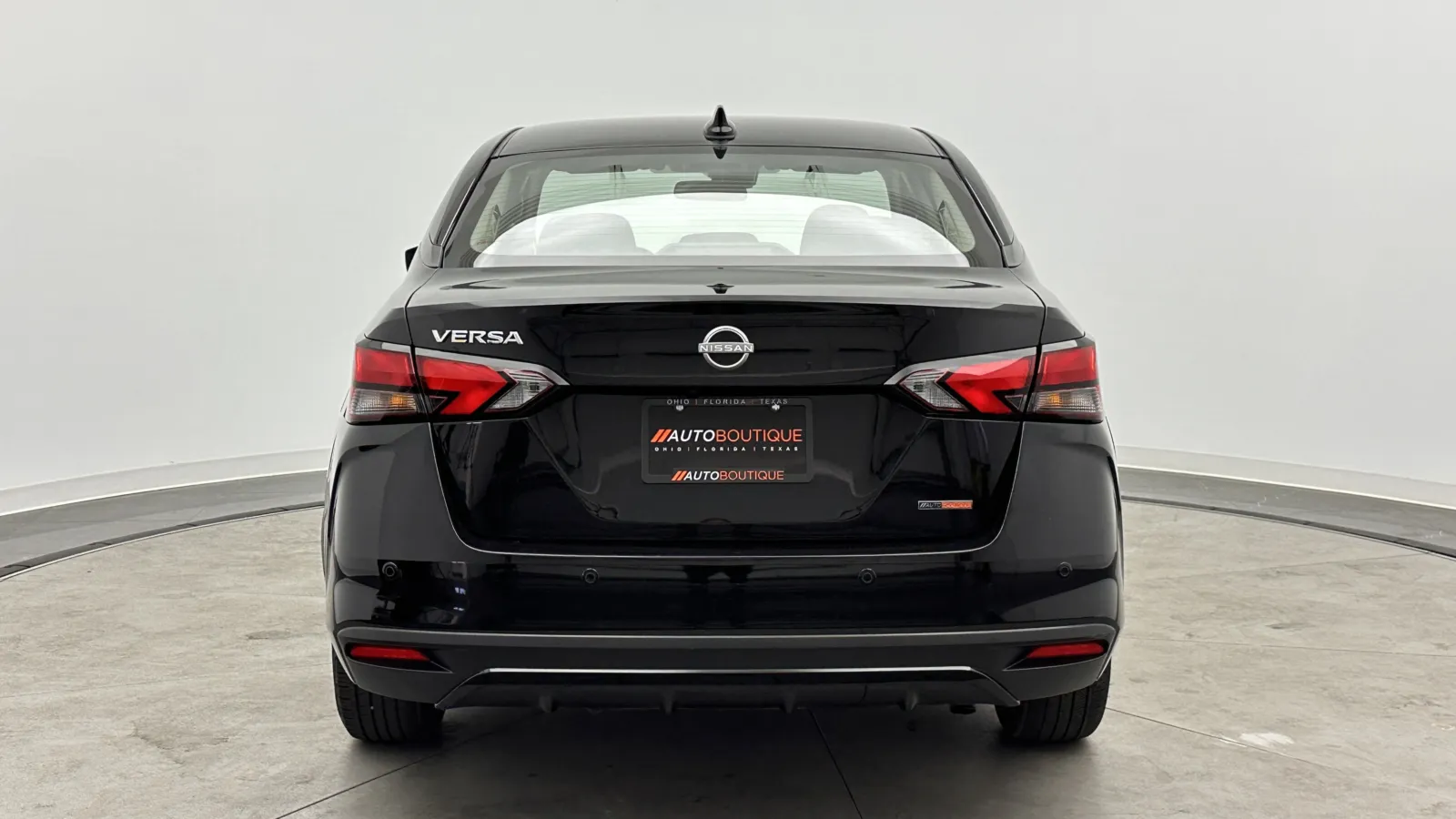 Nissan Versa photo 6