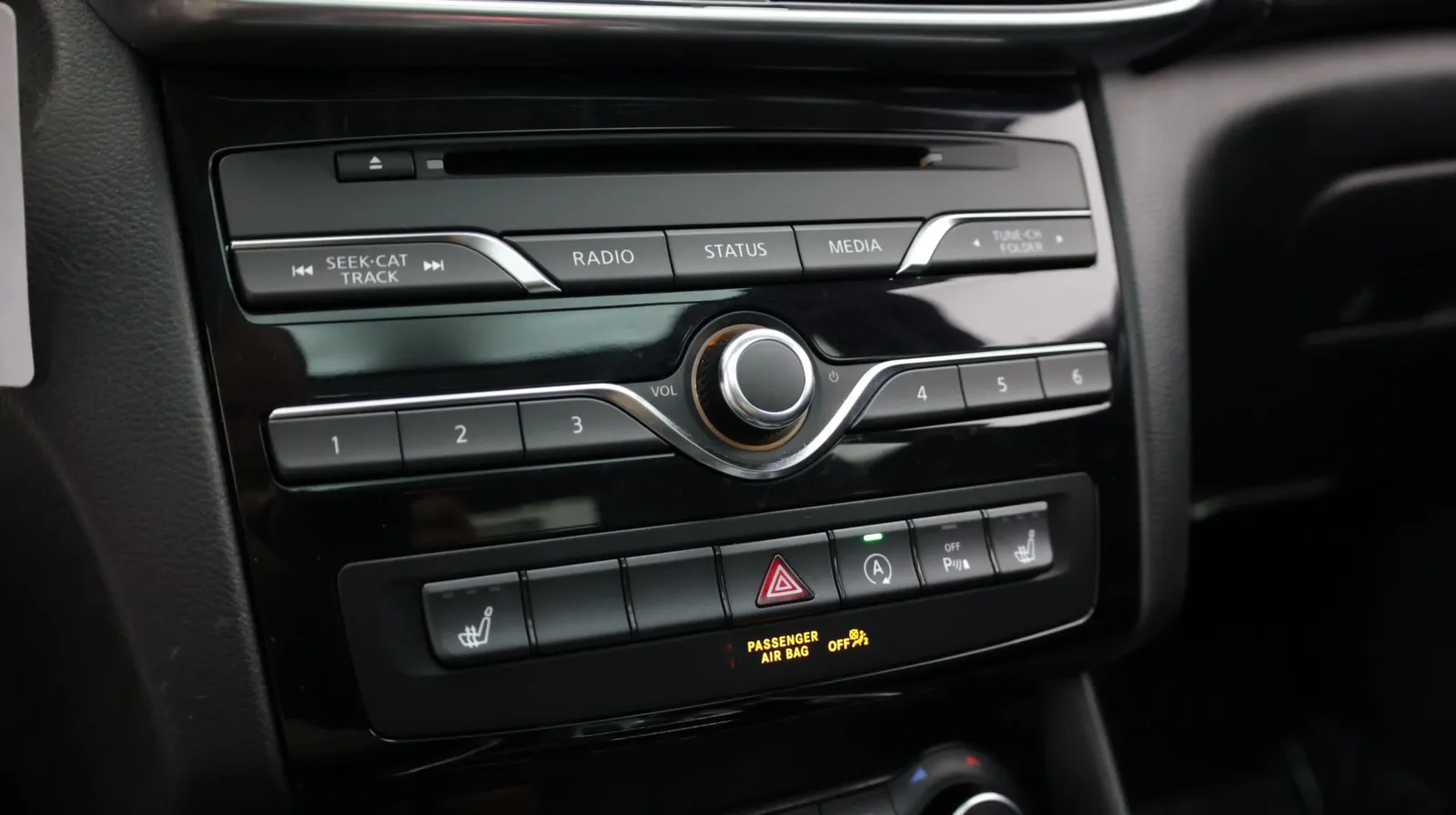 Infiniti QX30 photo 18