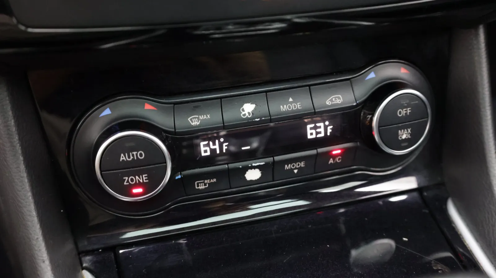 Infiniti QX30 photo 17