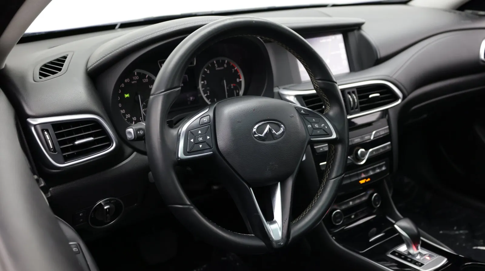 Infiniti QX30 photo 11