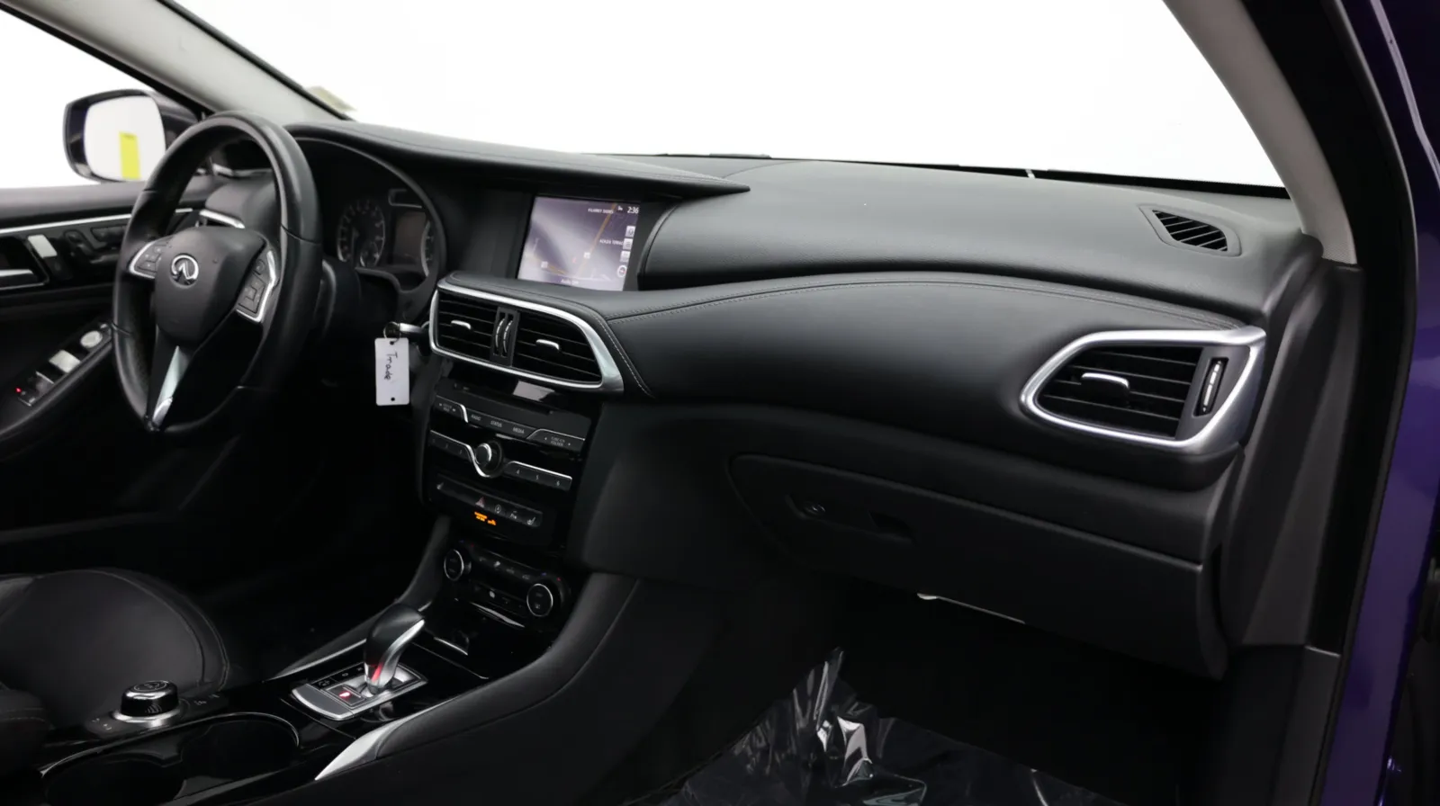 Infiniti QX30 photo 36