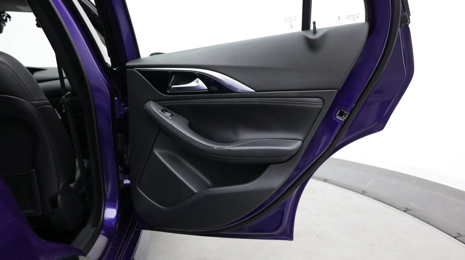 Infiniti QX30 photo 31