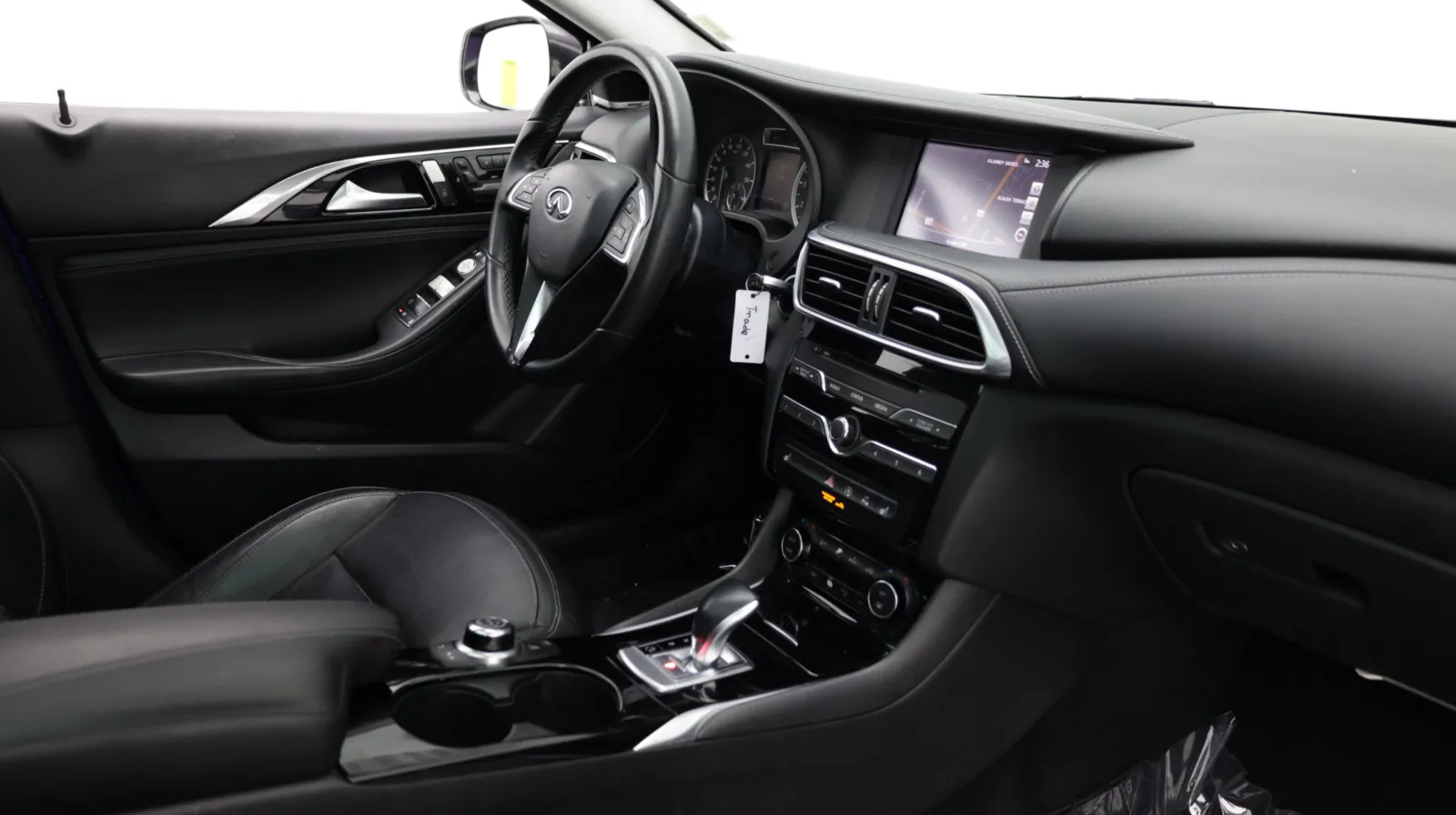 Infiniti QX30 photo 34