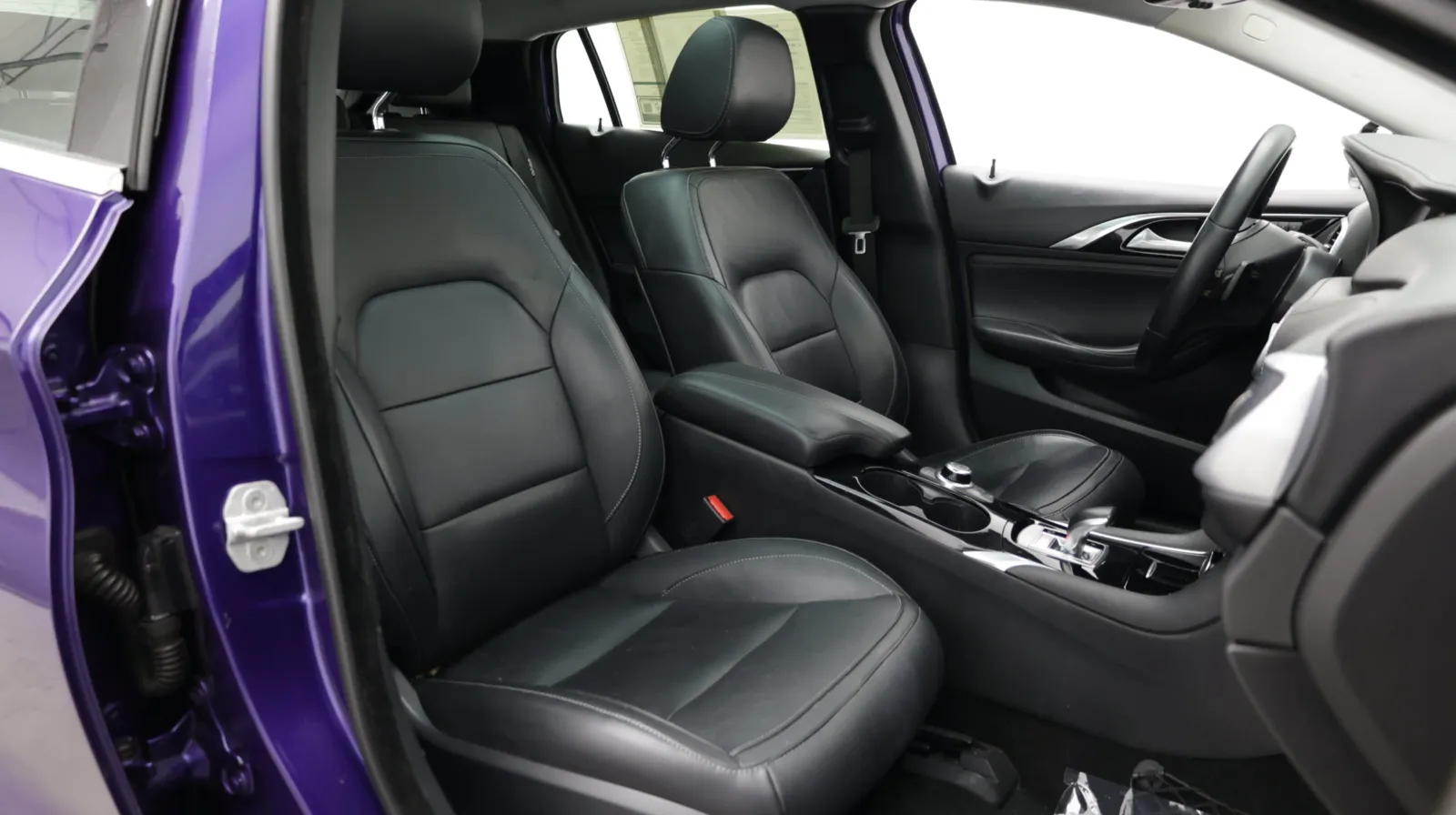 Infiniti QX30 photo 35