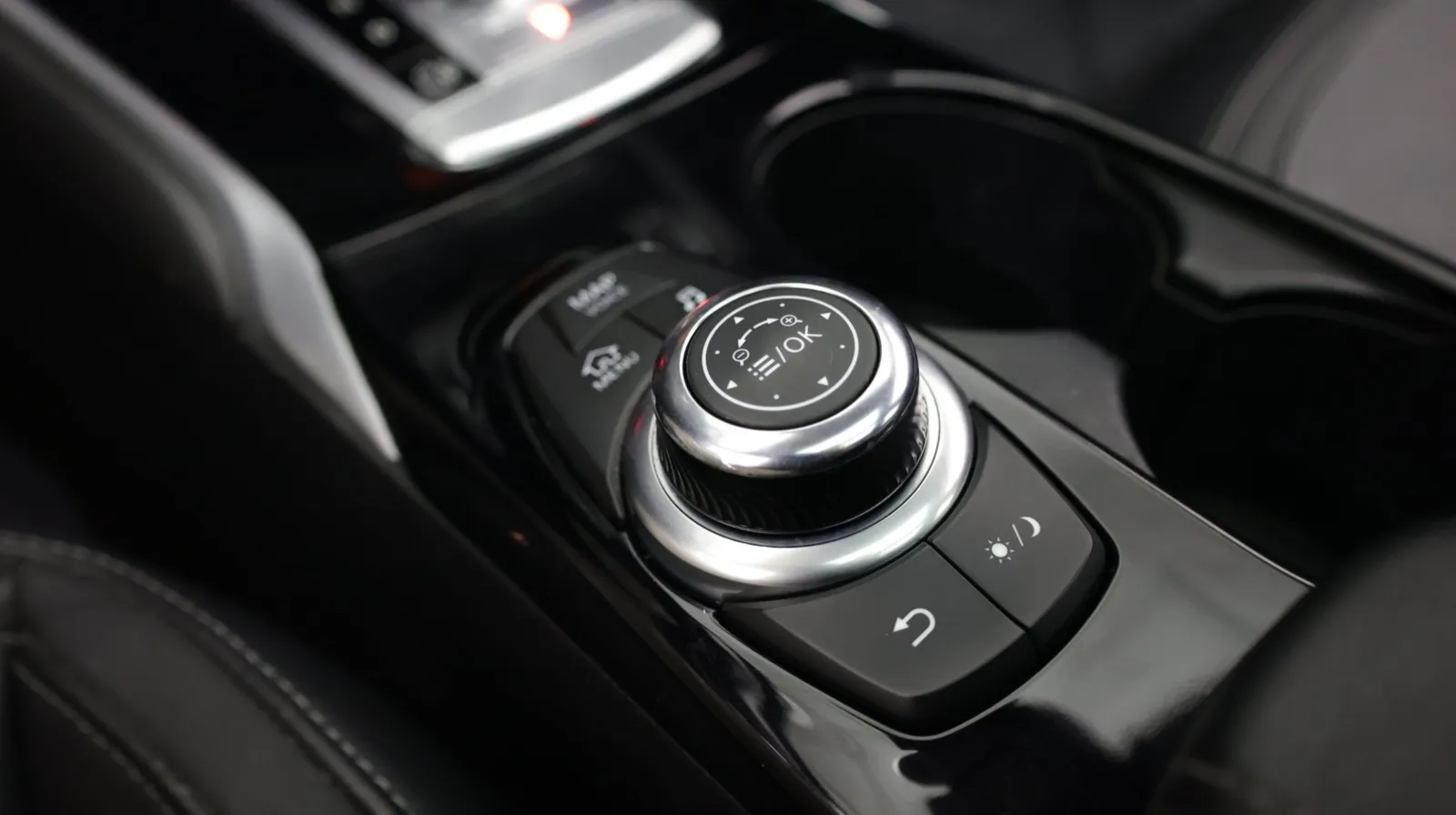 Infiniti QX30 photo 20