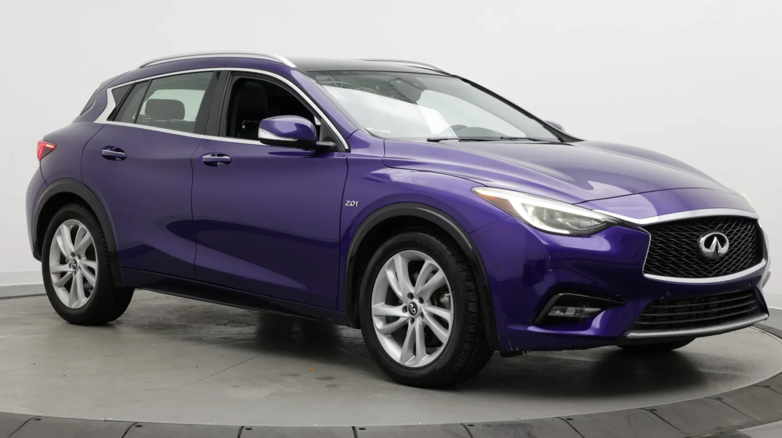 Infiniti QX30 photo 3