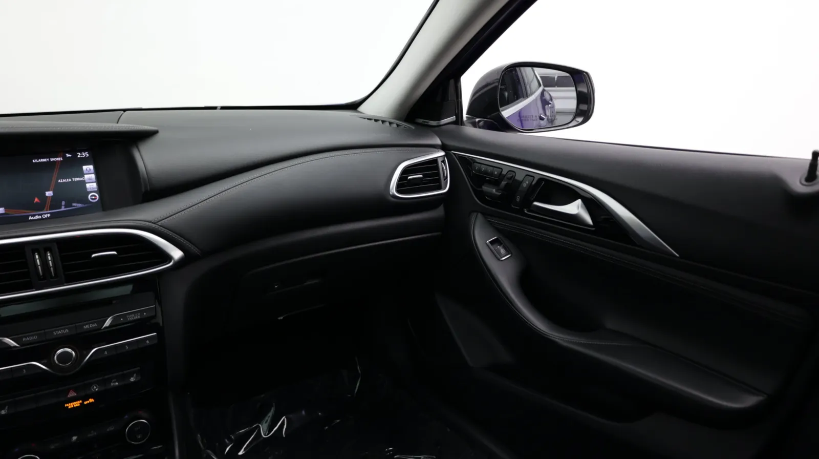 Infiniti QX30 photo 29