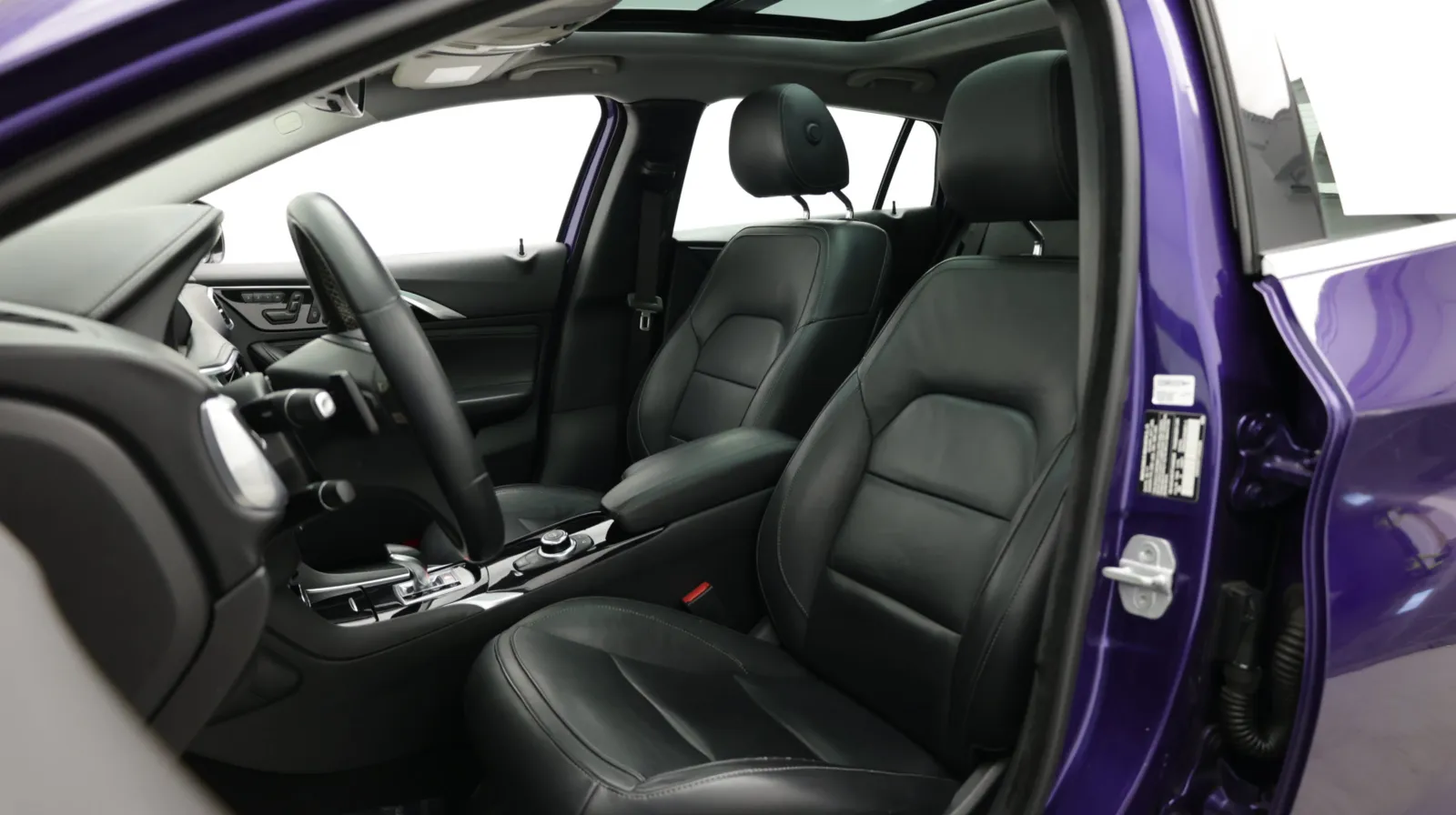 Infiniti QX30 photo 15