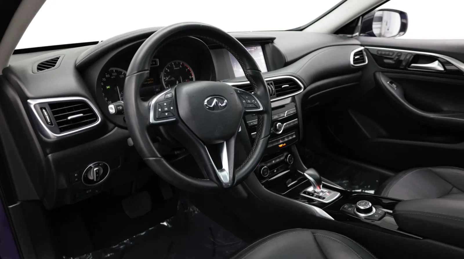 Infiniti QX30 photo 13