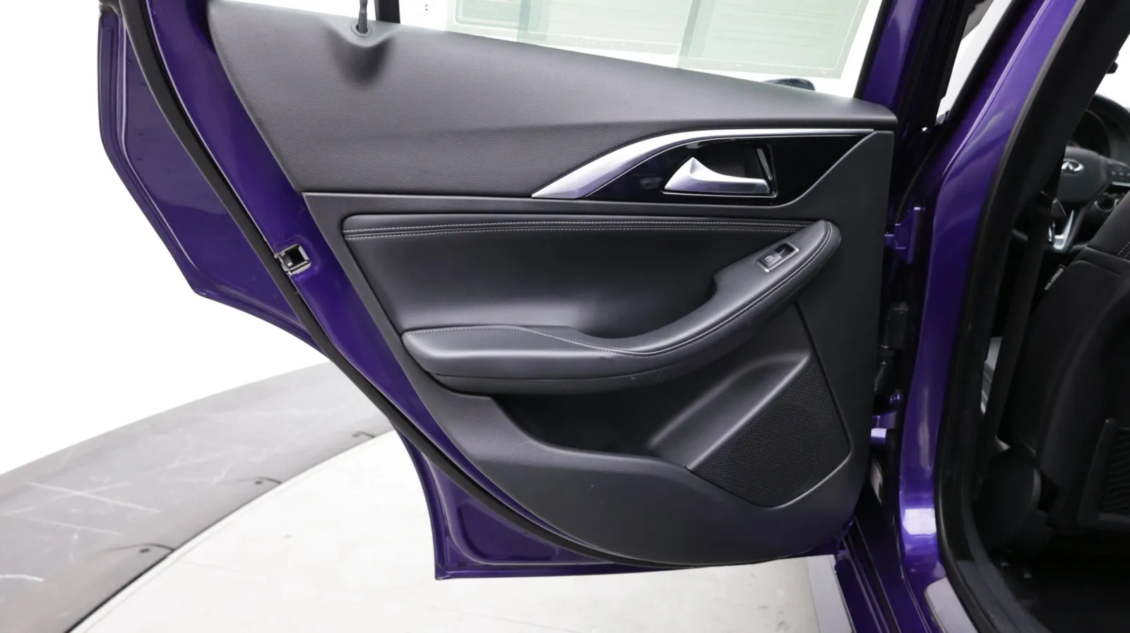 Infiniti QX30 photo 25