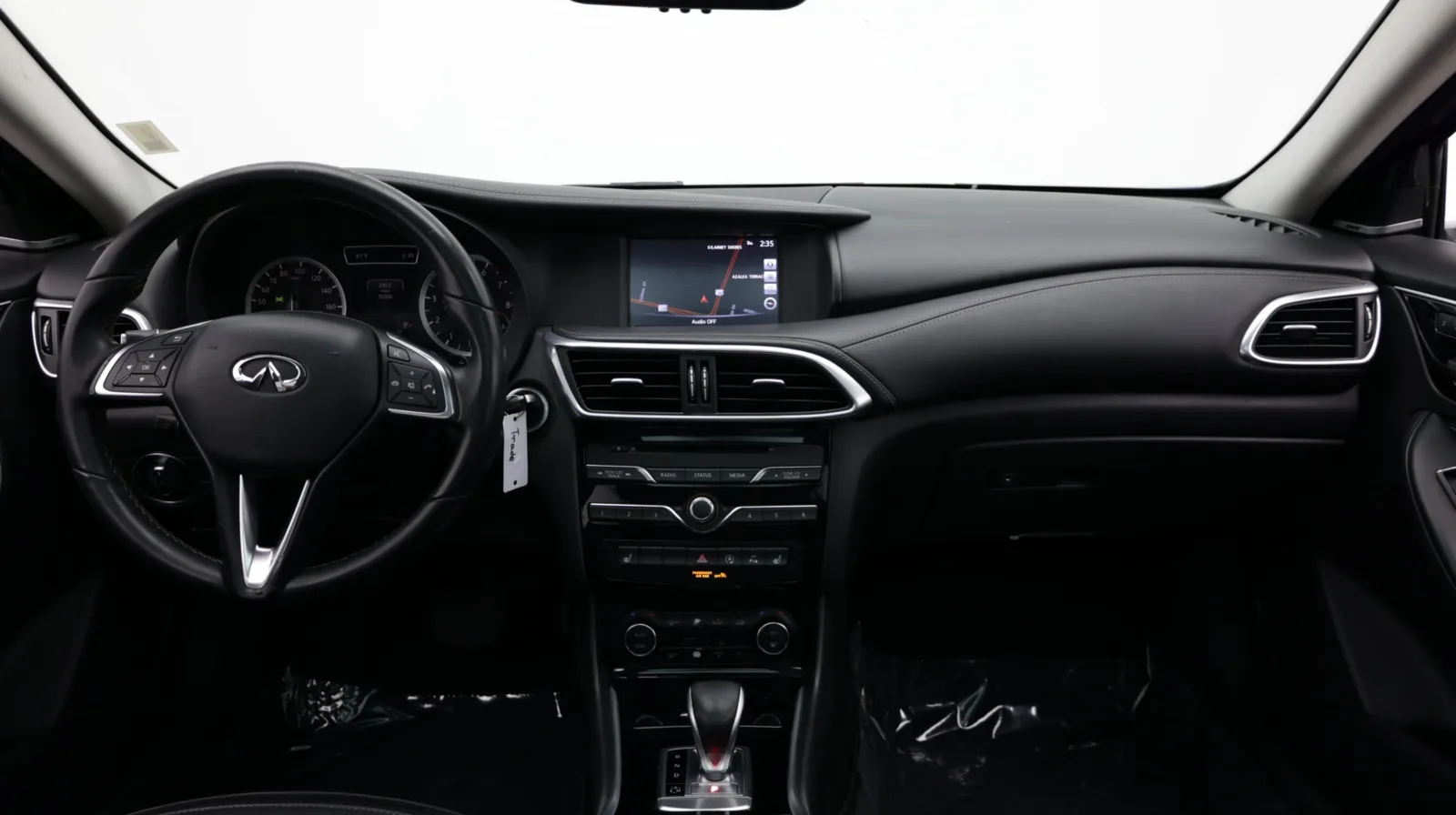 Infiniti QX30 photo 28