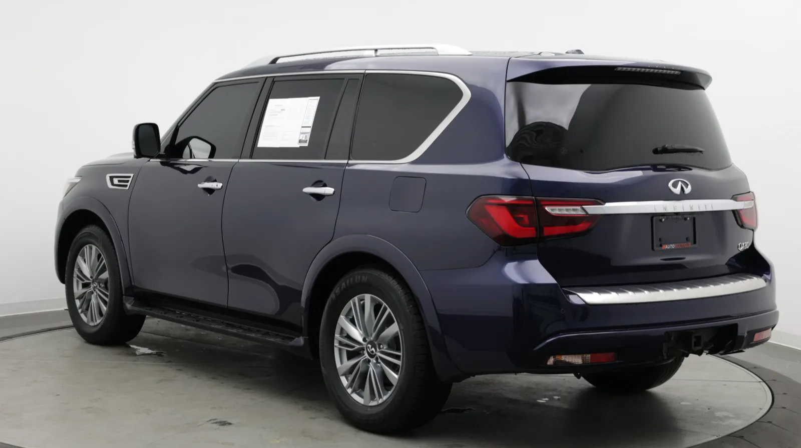 Infiniti QX80 photo 6