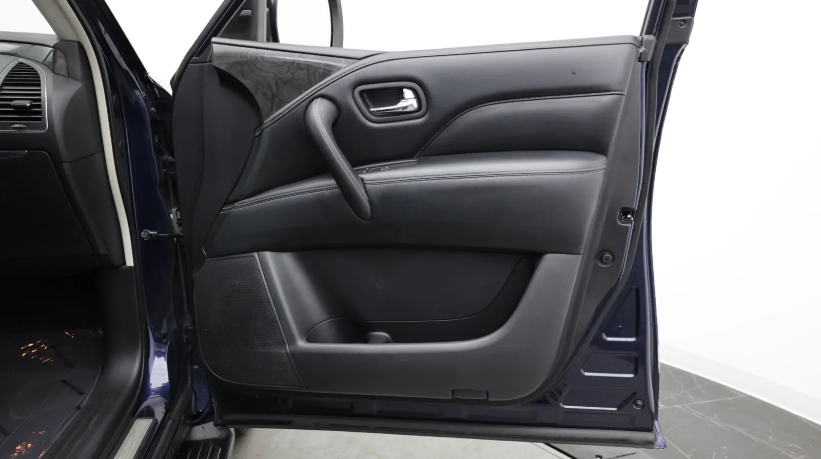 Infiniti QX80 photo 40