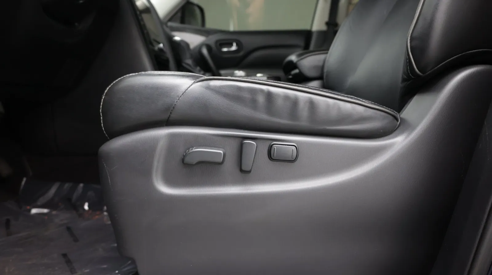 Infiniti QX80 photo 16