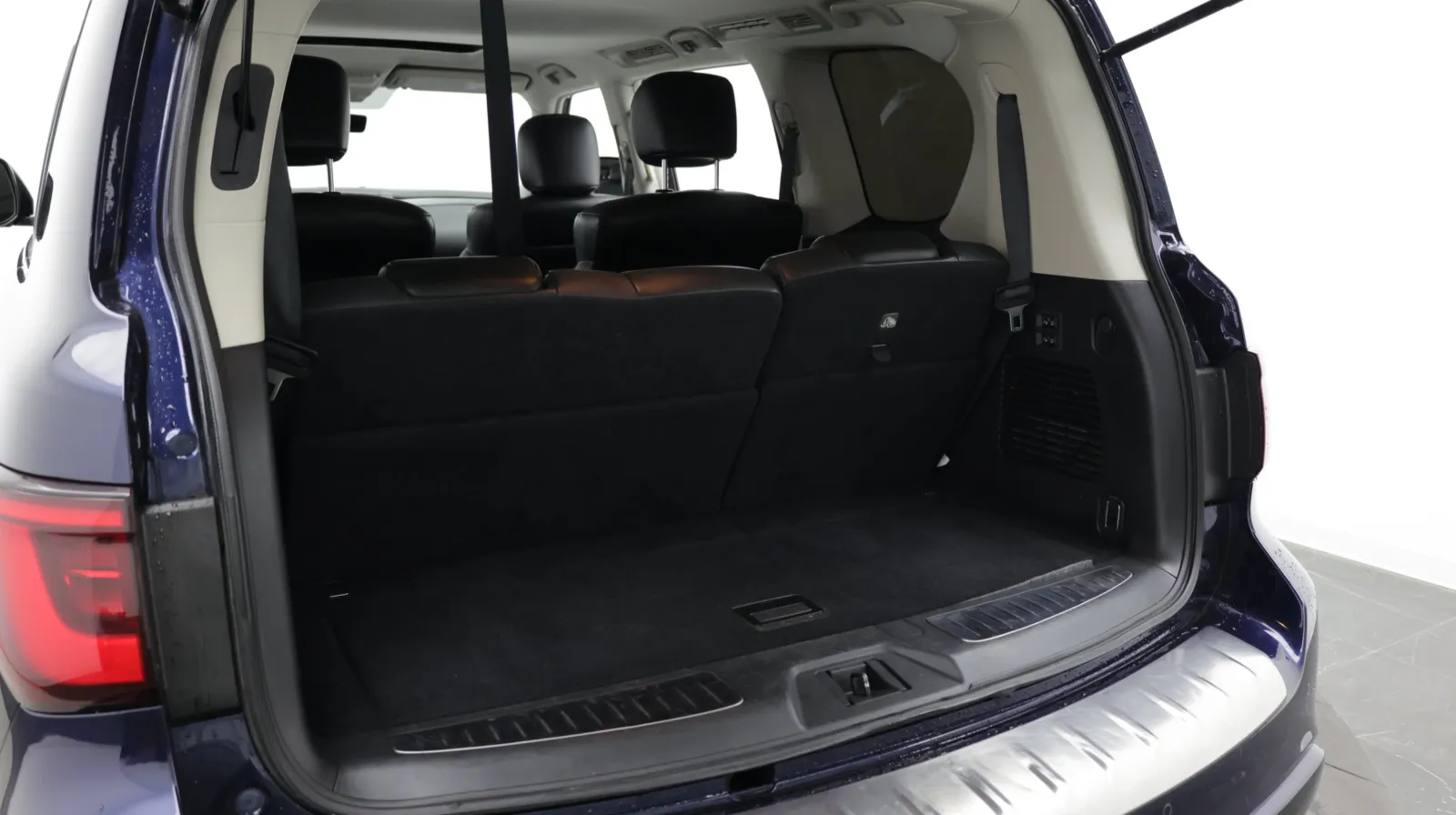 Infiniti QX80 photo 35
