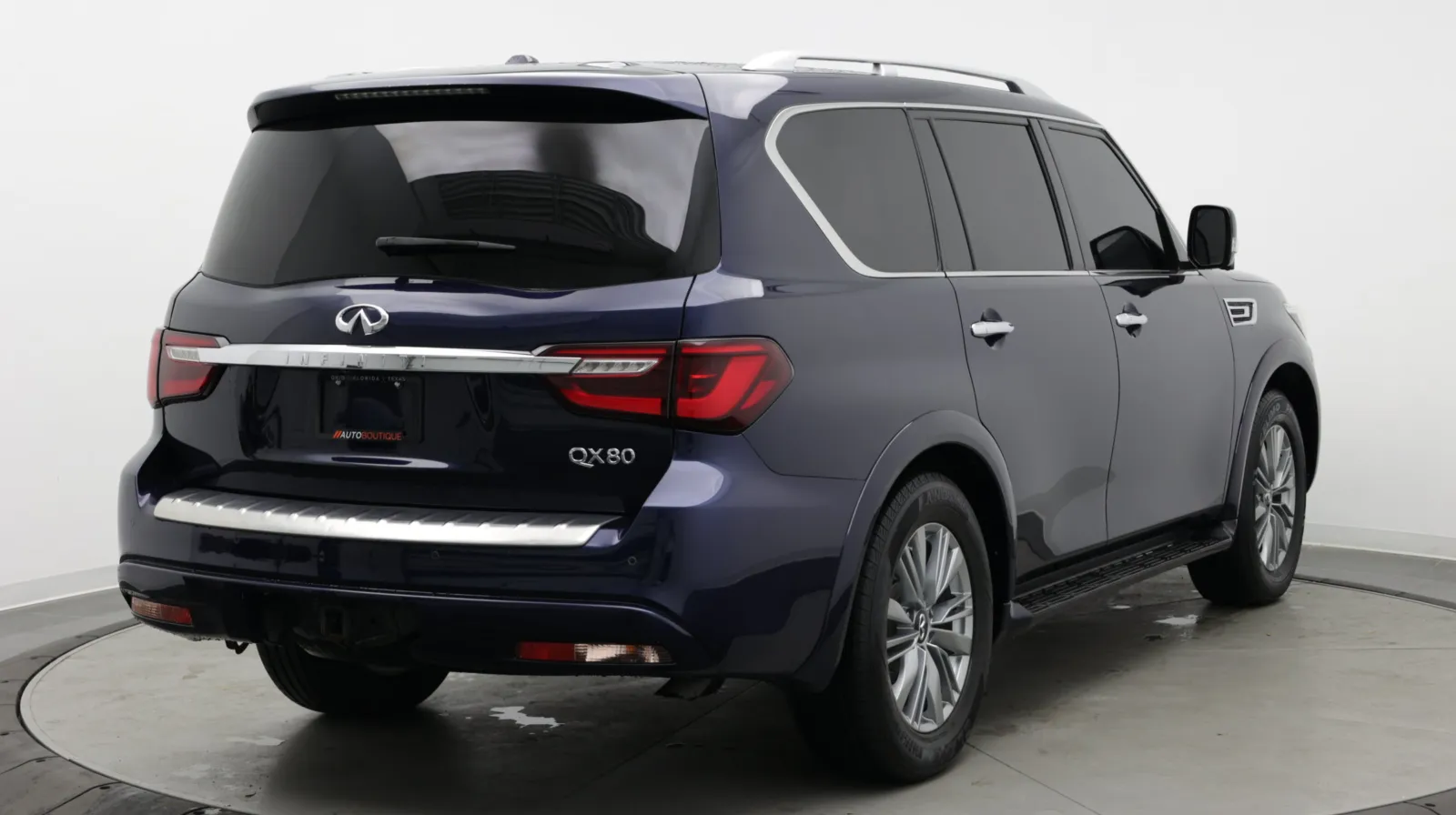 Infiniti QX80 photo 8