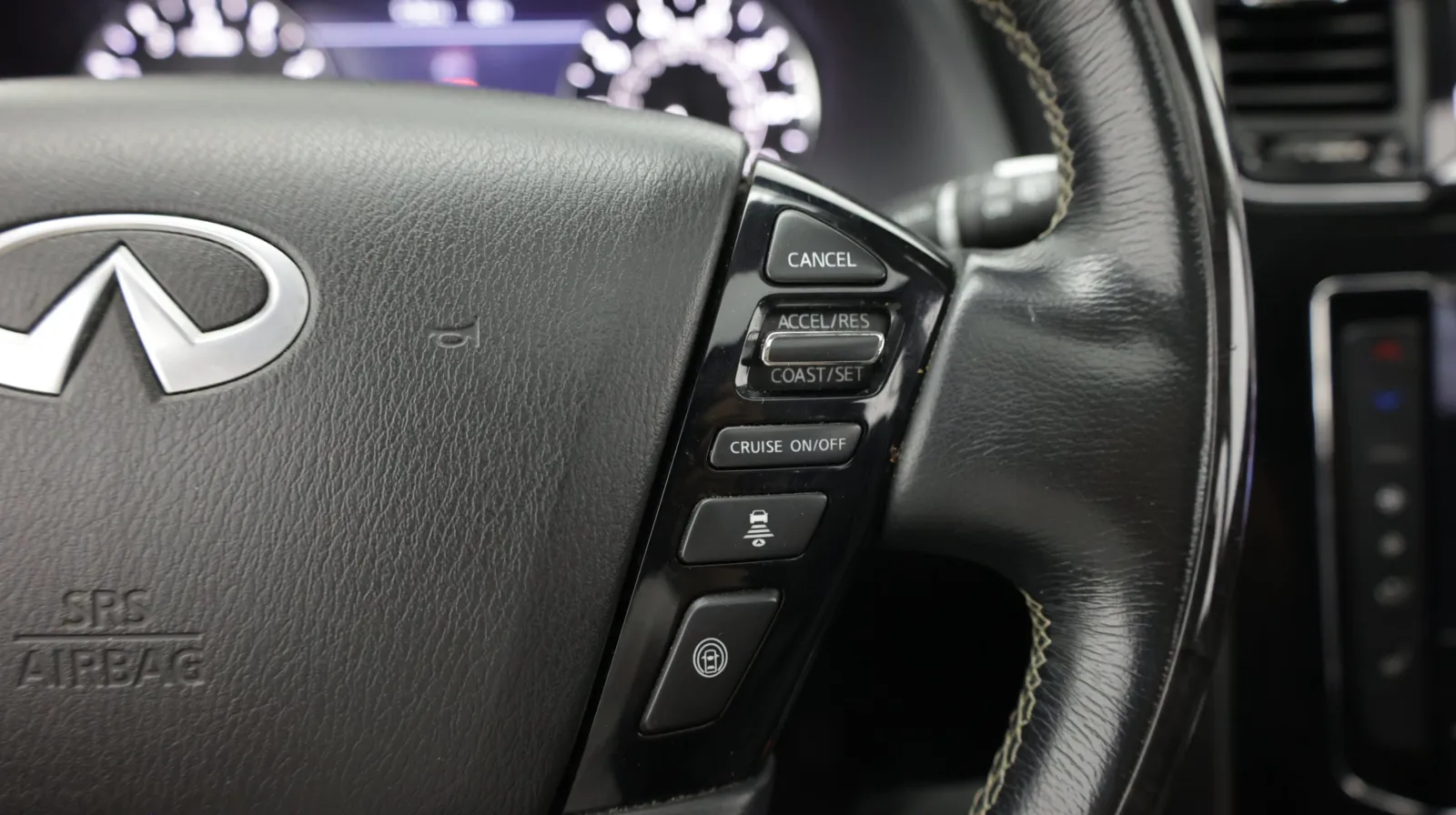 Infiniti QX80 photo 24