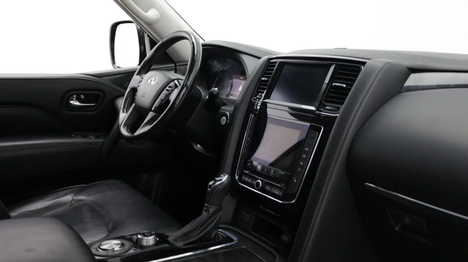 Infiniti QX80 photo 41