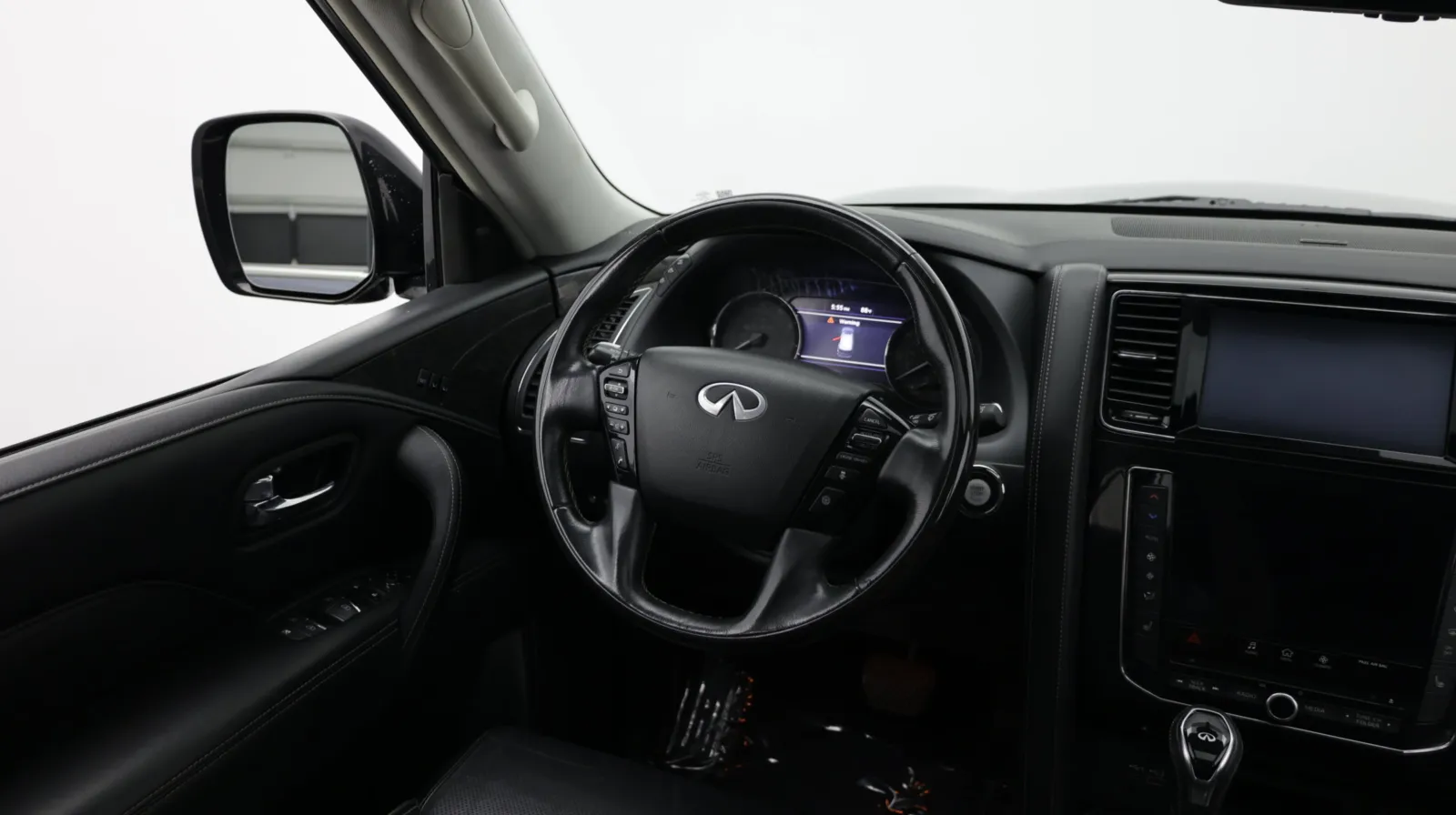 Infiniti QX80 photo 30