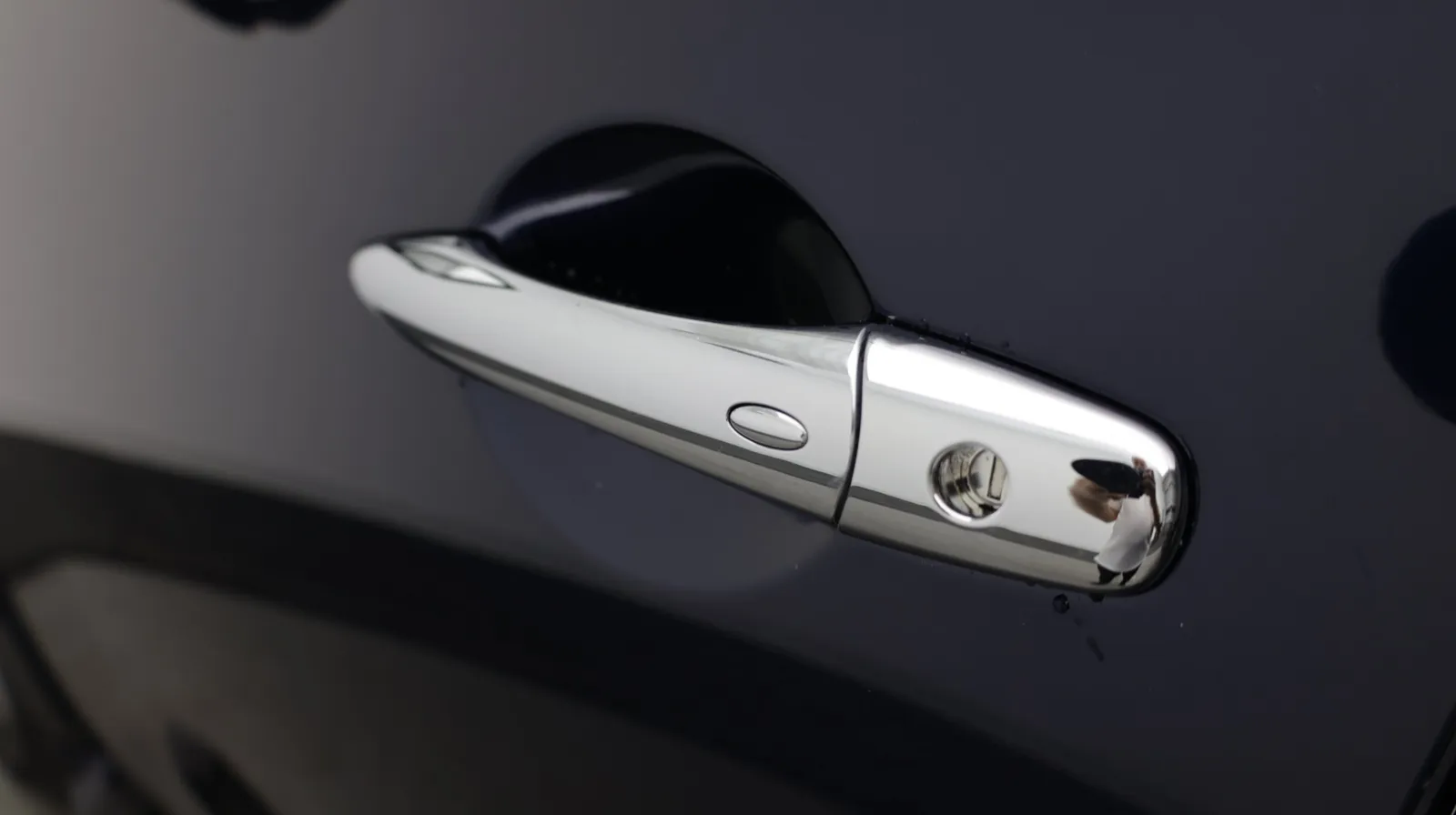 Infiniti QX80 photo 9