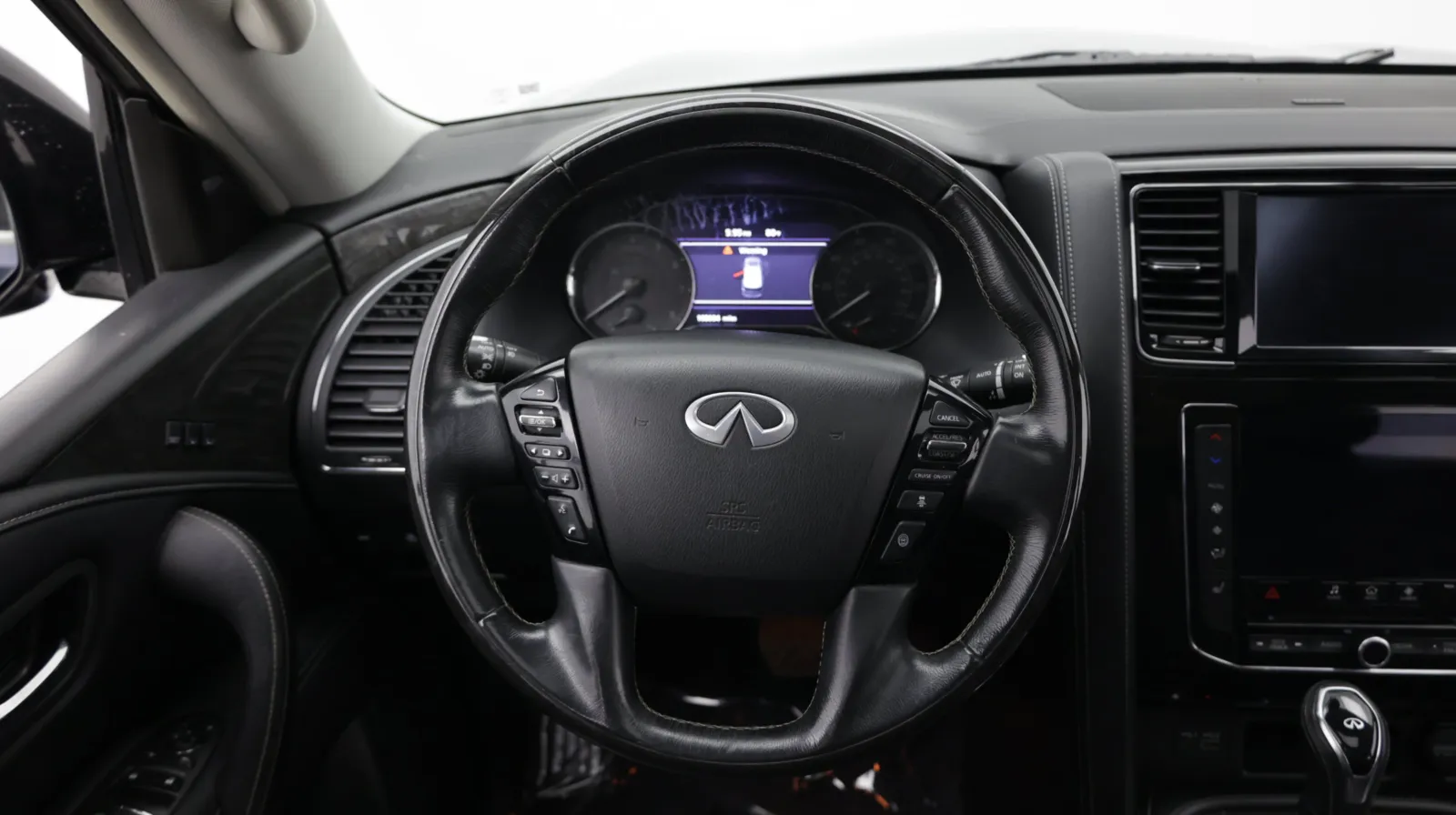 Infiniti QX80 photo 29