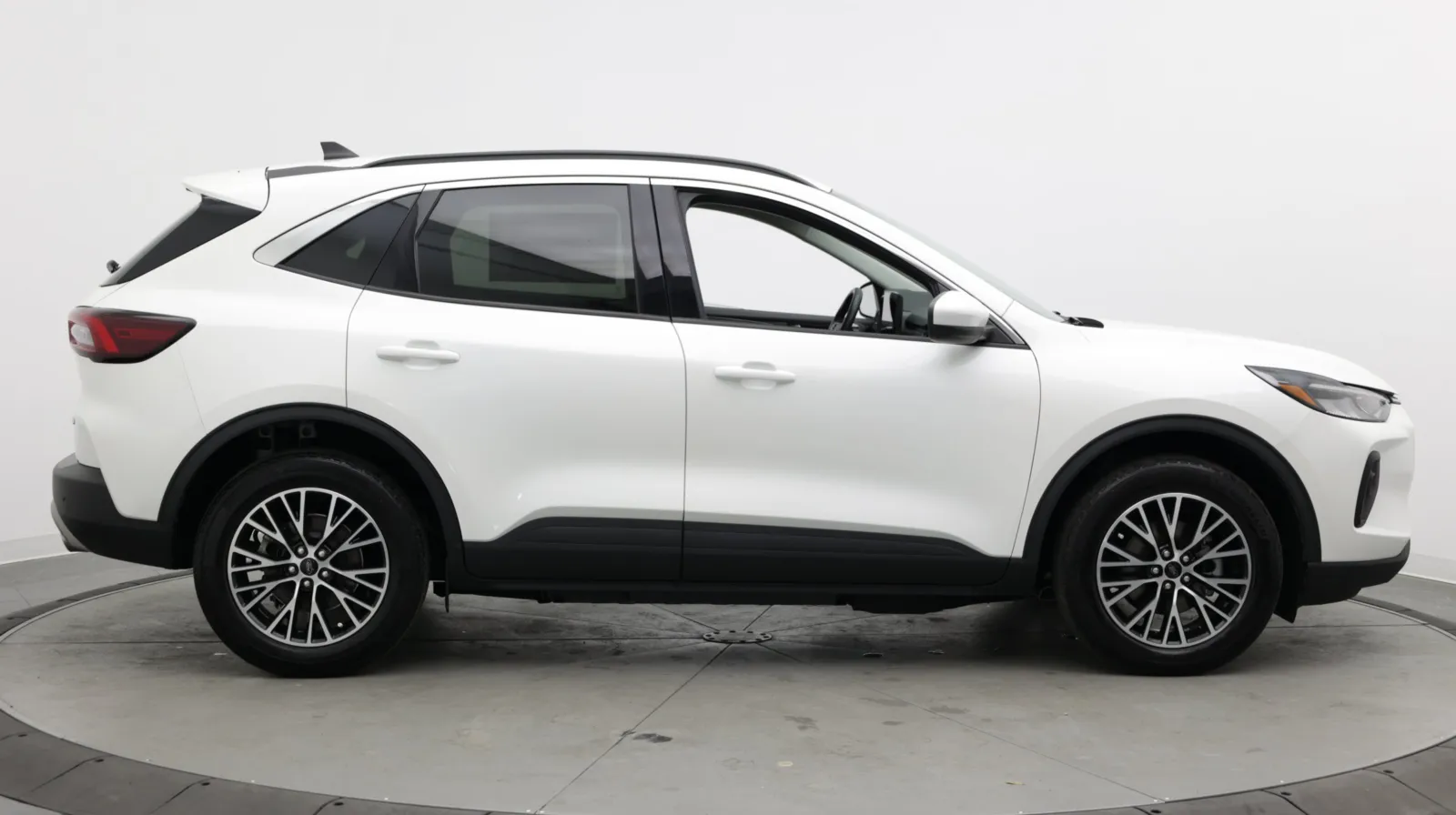 Ford Escape photo 8